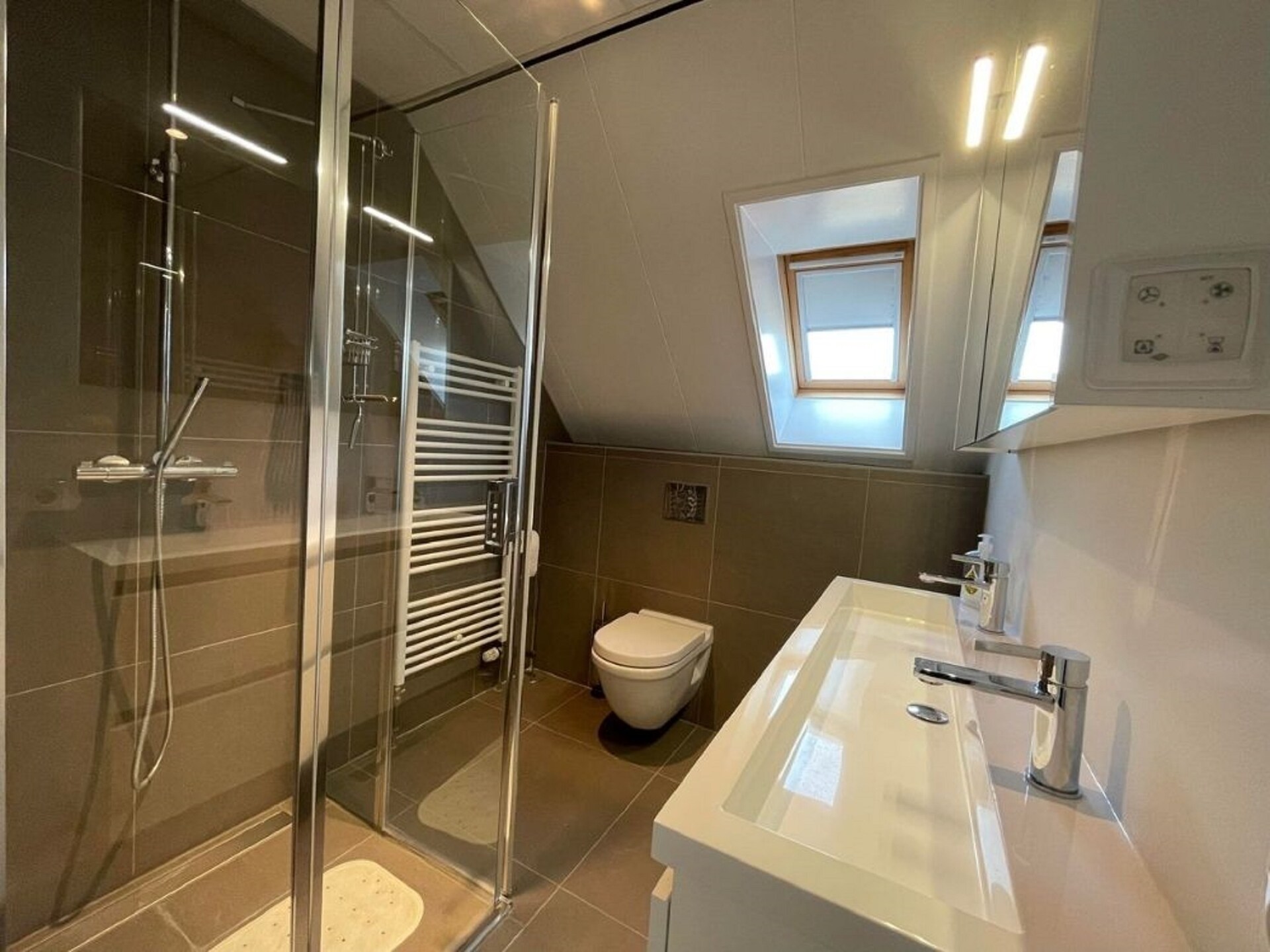 Luxe vrijstaande boerderij aan water met tuin van 1000 m² - foto 14