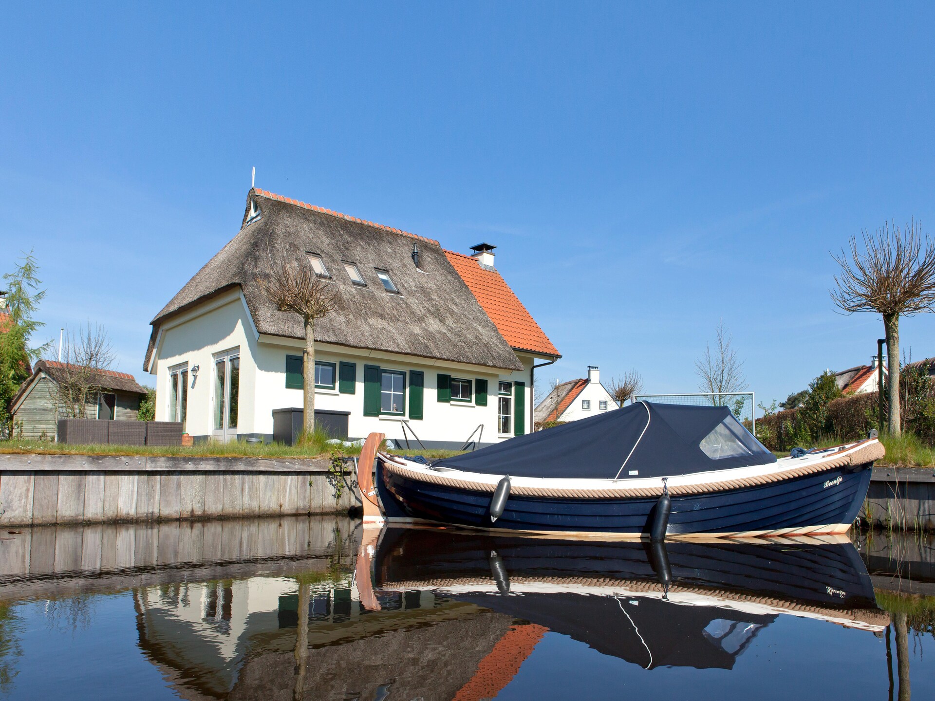 Luxe vrijstaande boerderij aan water met tuin van 1000 m² - foto 5