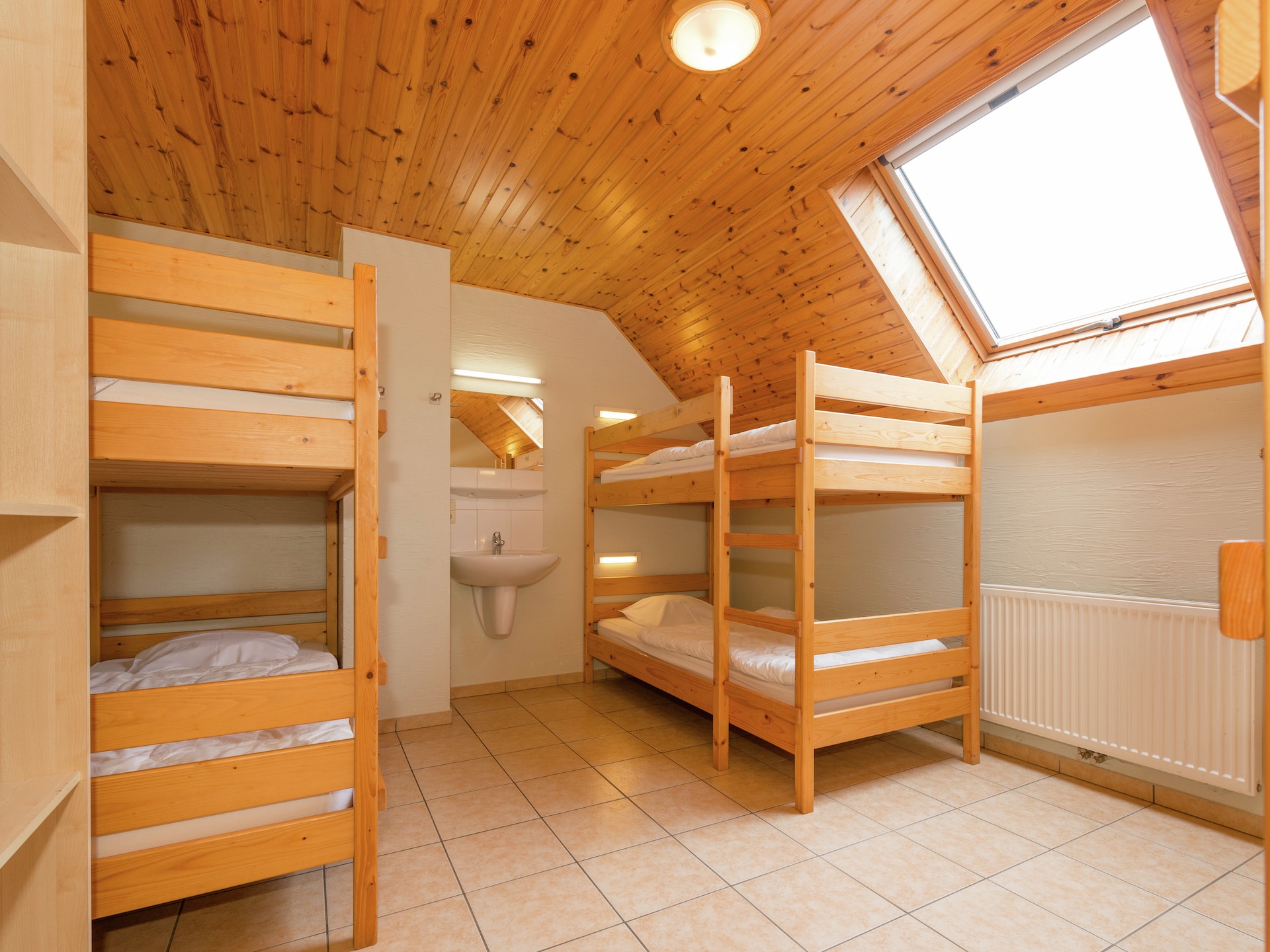 Op 1,0 km van het meer: ruim 24-persoons vakantiehuis in Waimes - Robertville - foto 21