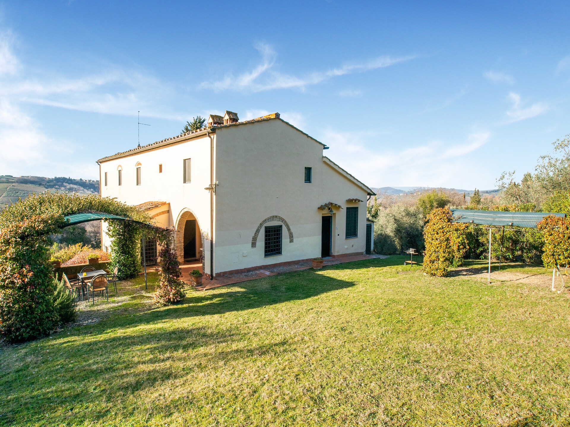 Authentieke boerderij Loggia in hartje Chianti met zwembad en wijnproeverijen - foto 1