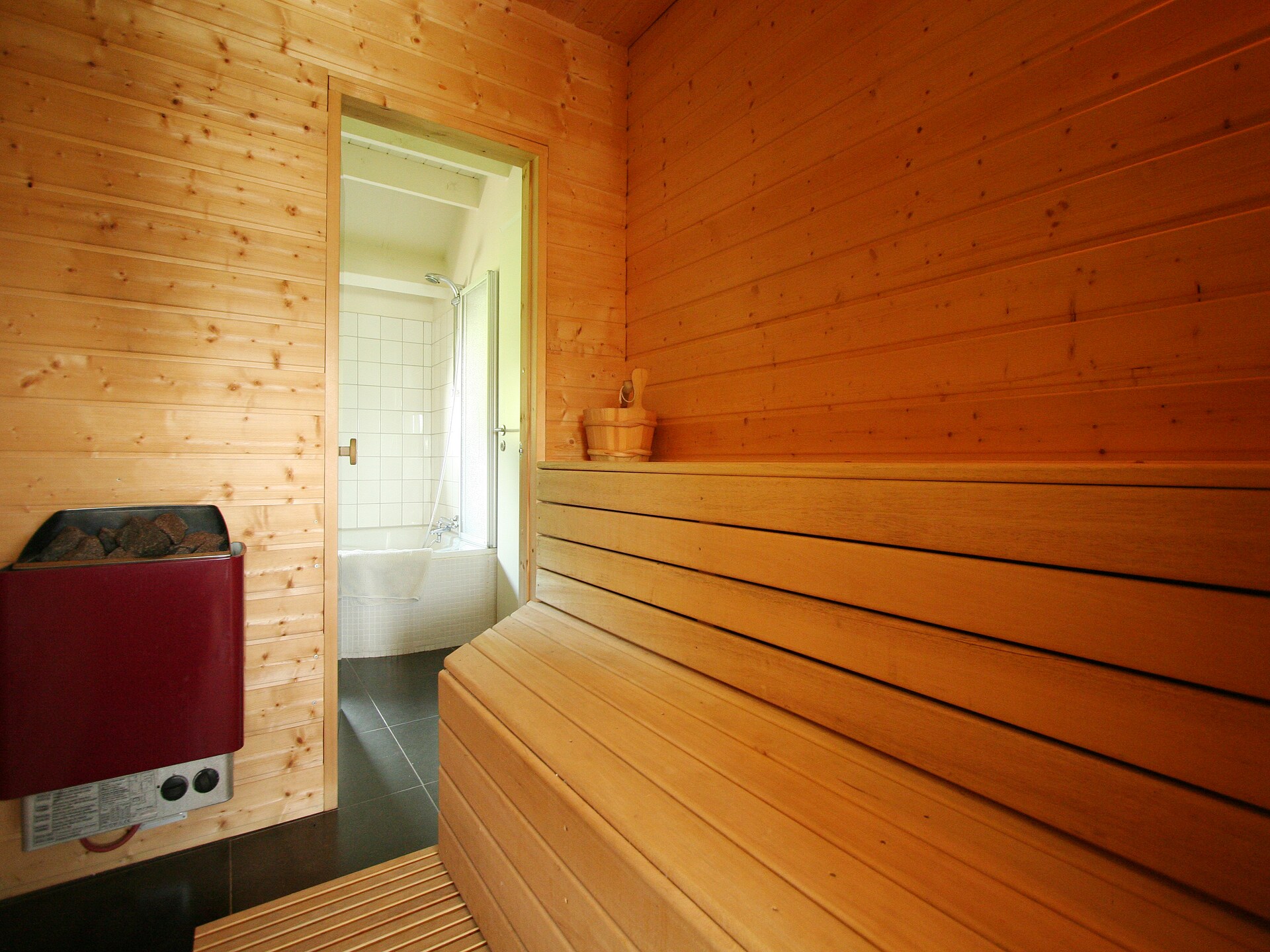 Vakantiehuis met sauna en jacuzzi aan de rand van het bos in Malmedy - foto 3
