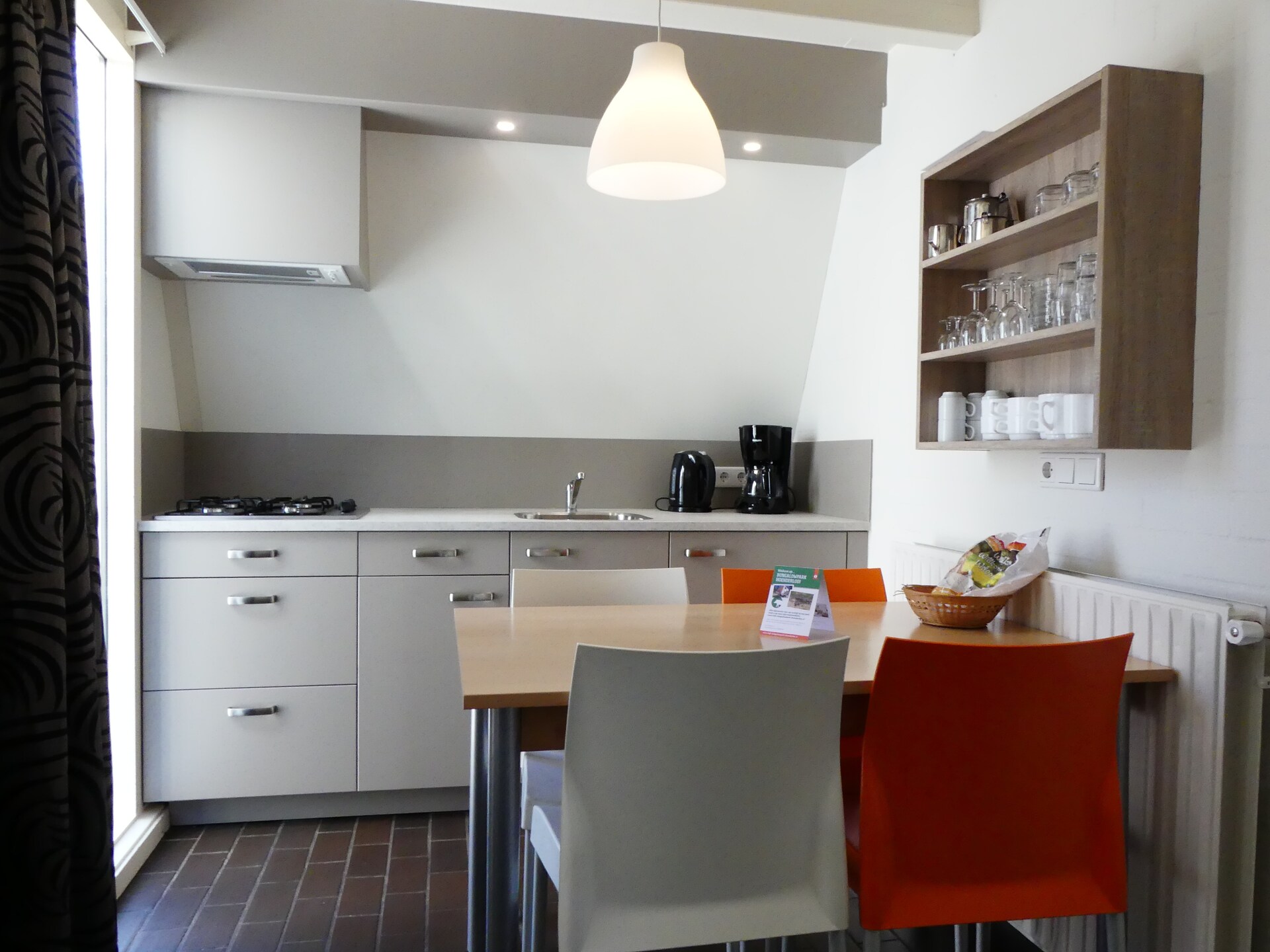 Charmante vrijstaande bosbungalow voor 4 personen op Bungalowpark Hoenderloo - foto 2