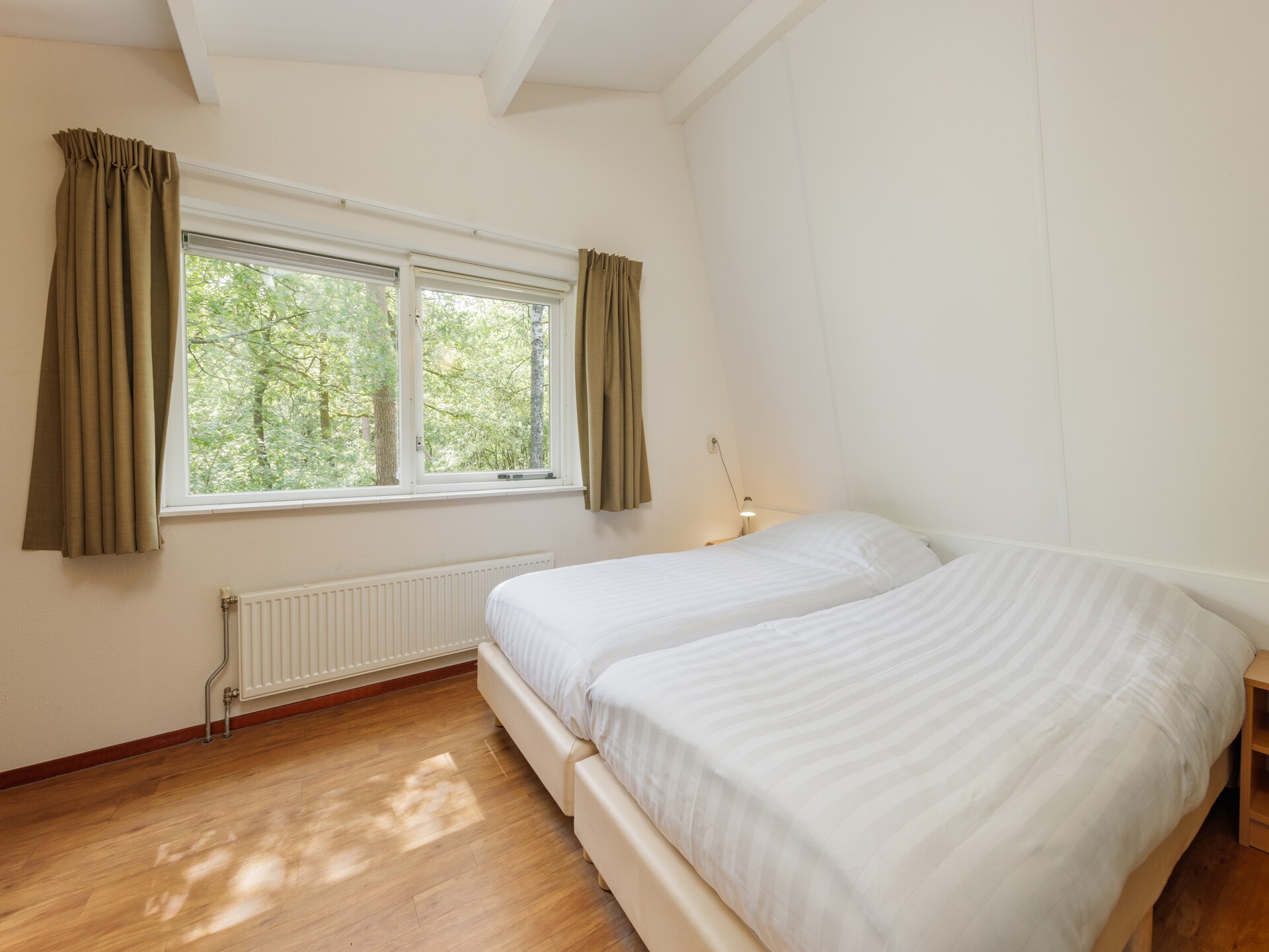 Vrijstaande bungalow voor 7 personen op de Veluwe met tuin en parkfaciliteiten - foto 3