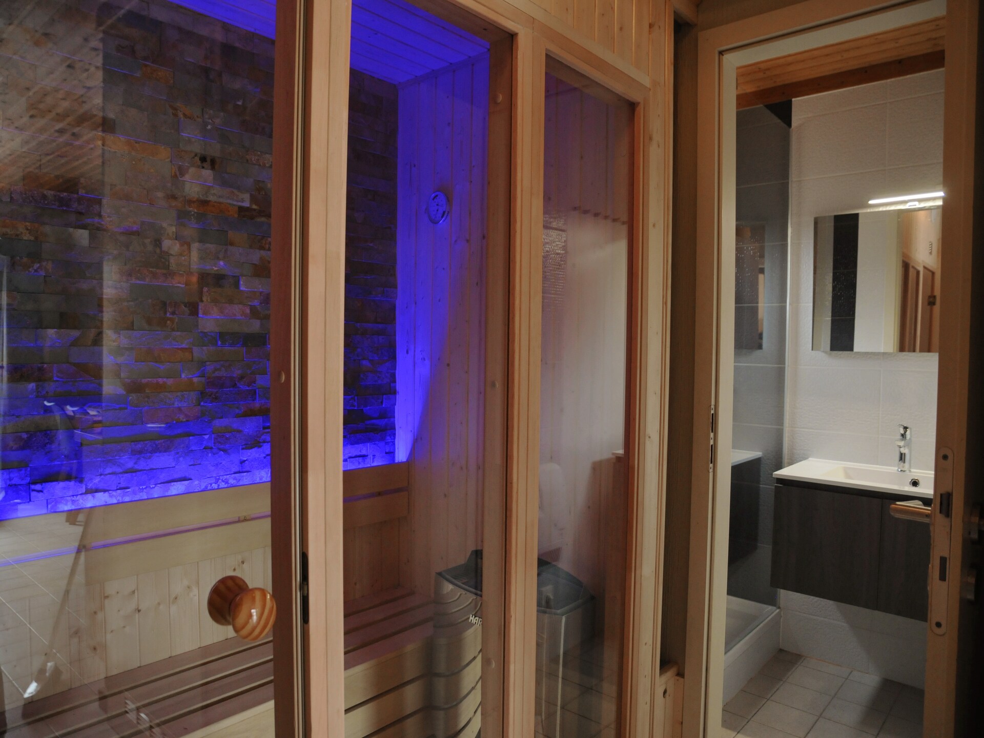 Sfeervol vissershuisje aan het meer in Vielsalm met sauna - foto 14