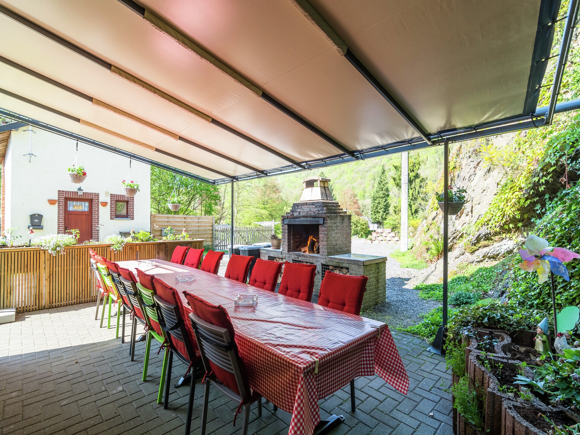 20-persoons vakantiehuis in Marcourt met open haard en overdekt terras - foto 9