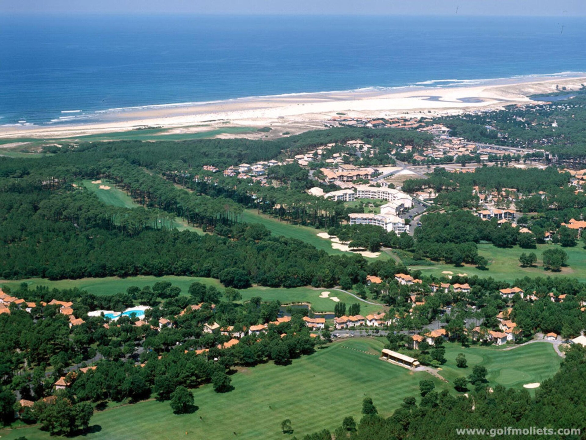 Licht appartement aan de golfbaan met uitzicht op zwembad, vlakbij strand - foto 7