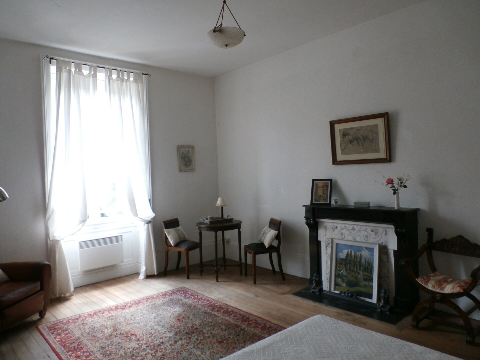 Karakteristiek vakantiehuis in centrum Gray met uitzicht op basiliek - foto 11