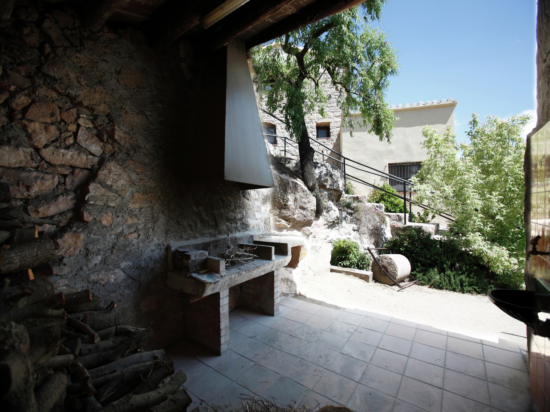 Gerestaureerd landhuis met privézwembad en uitzicht op Montserrat - foto 8