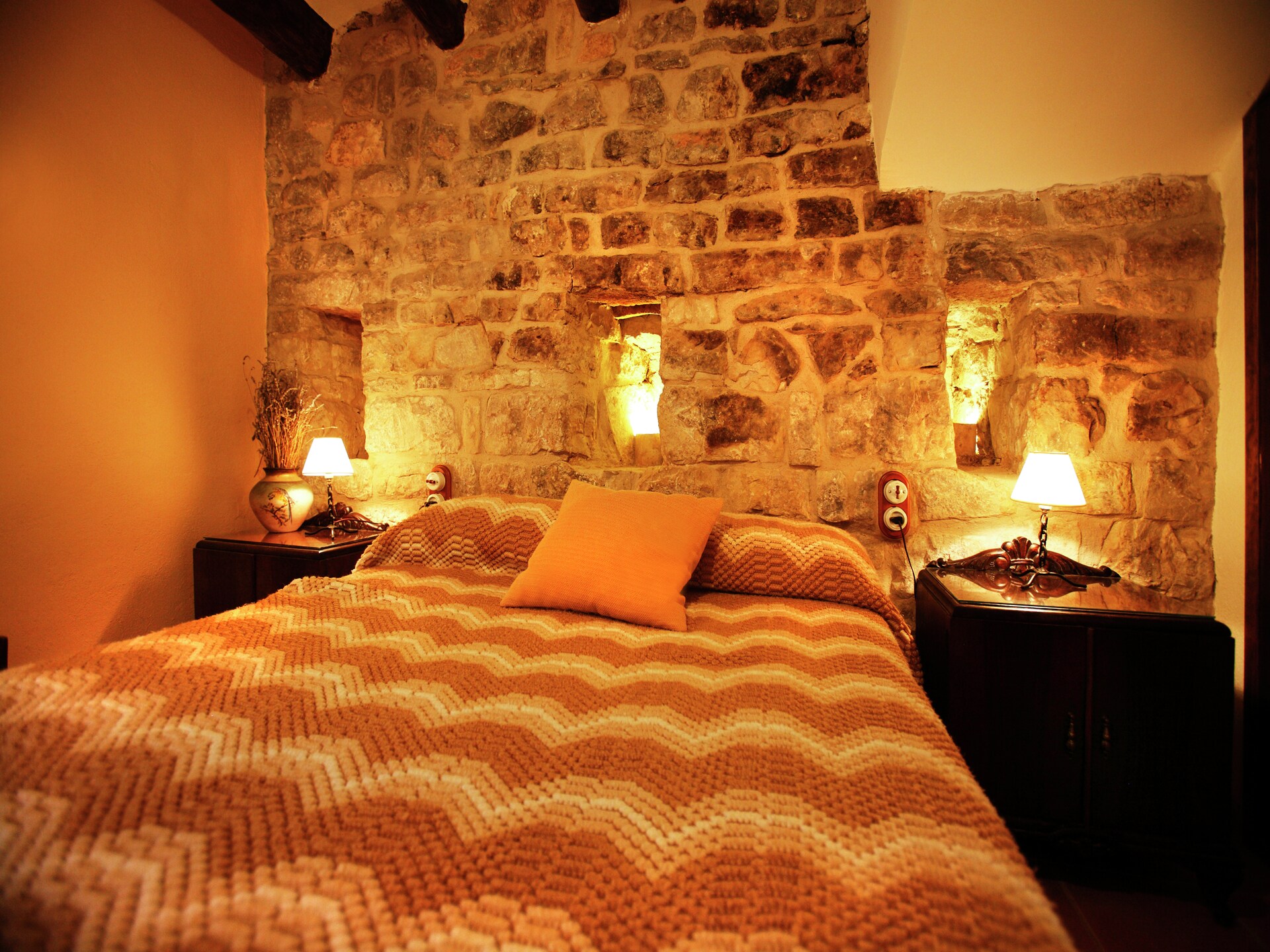 Gerestaureerd landhuis met privézwembad en uitzicht op Montserrat - foto 19