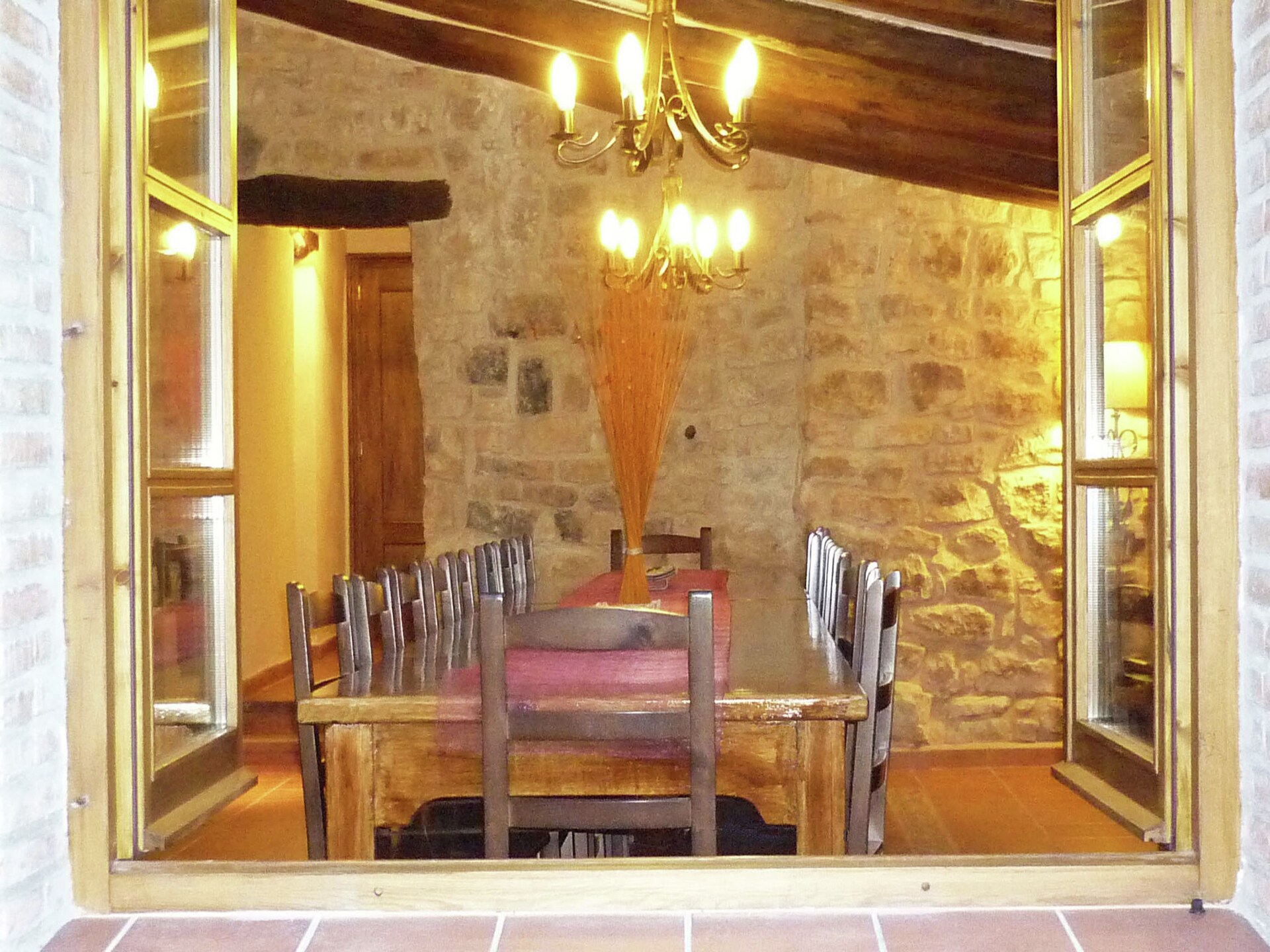 Gerestaureerd landhuis met privézwembad en uitzicht op Montserrat - foto 17