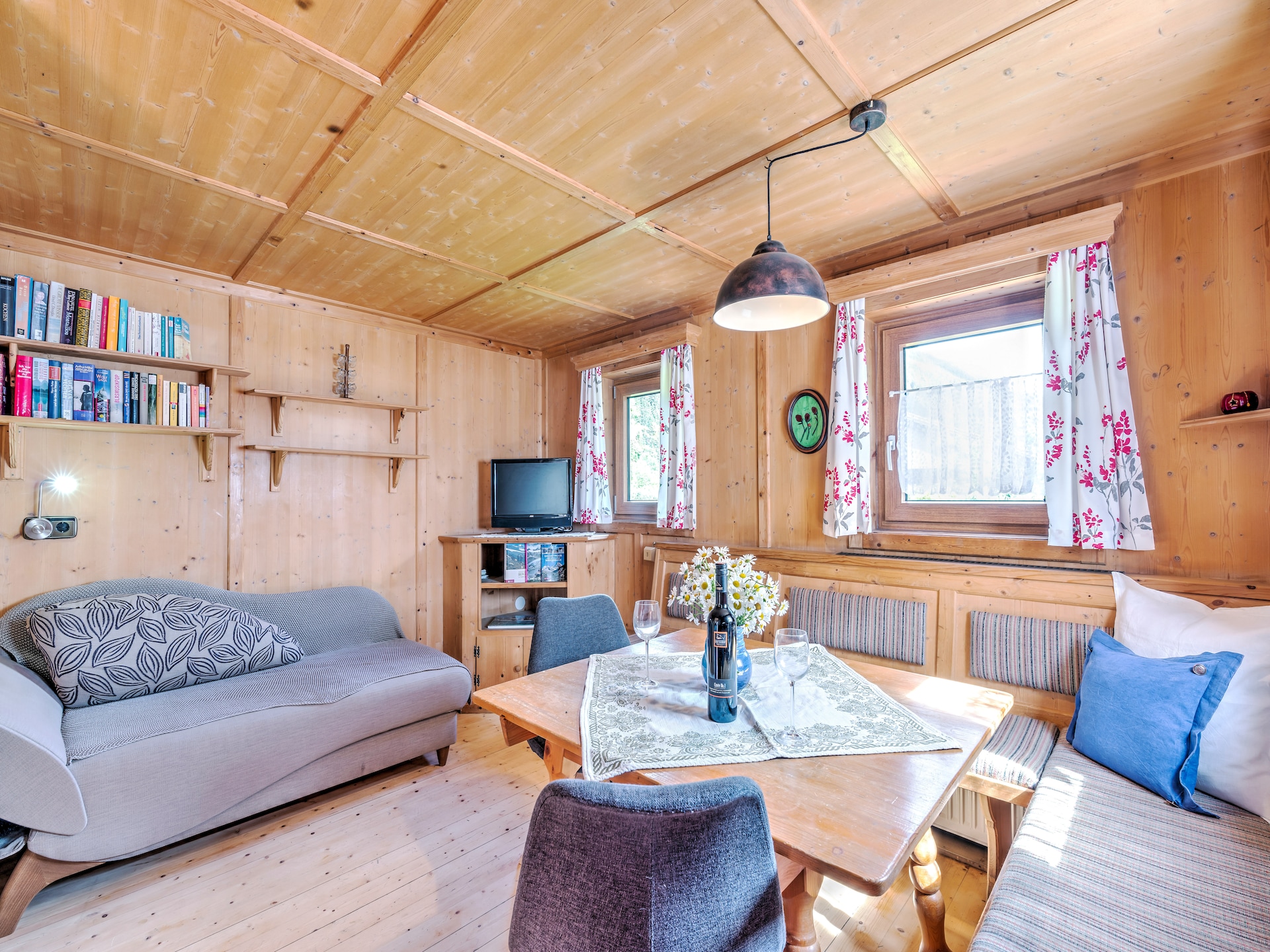 Op 1,0 km van de piste: Vakantiehuis Schmiddle in Matrei - foto 2