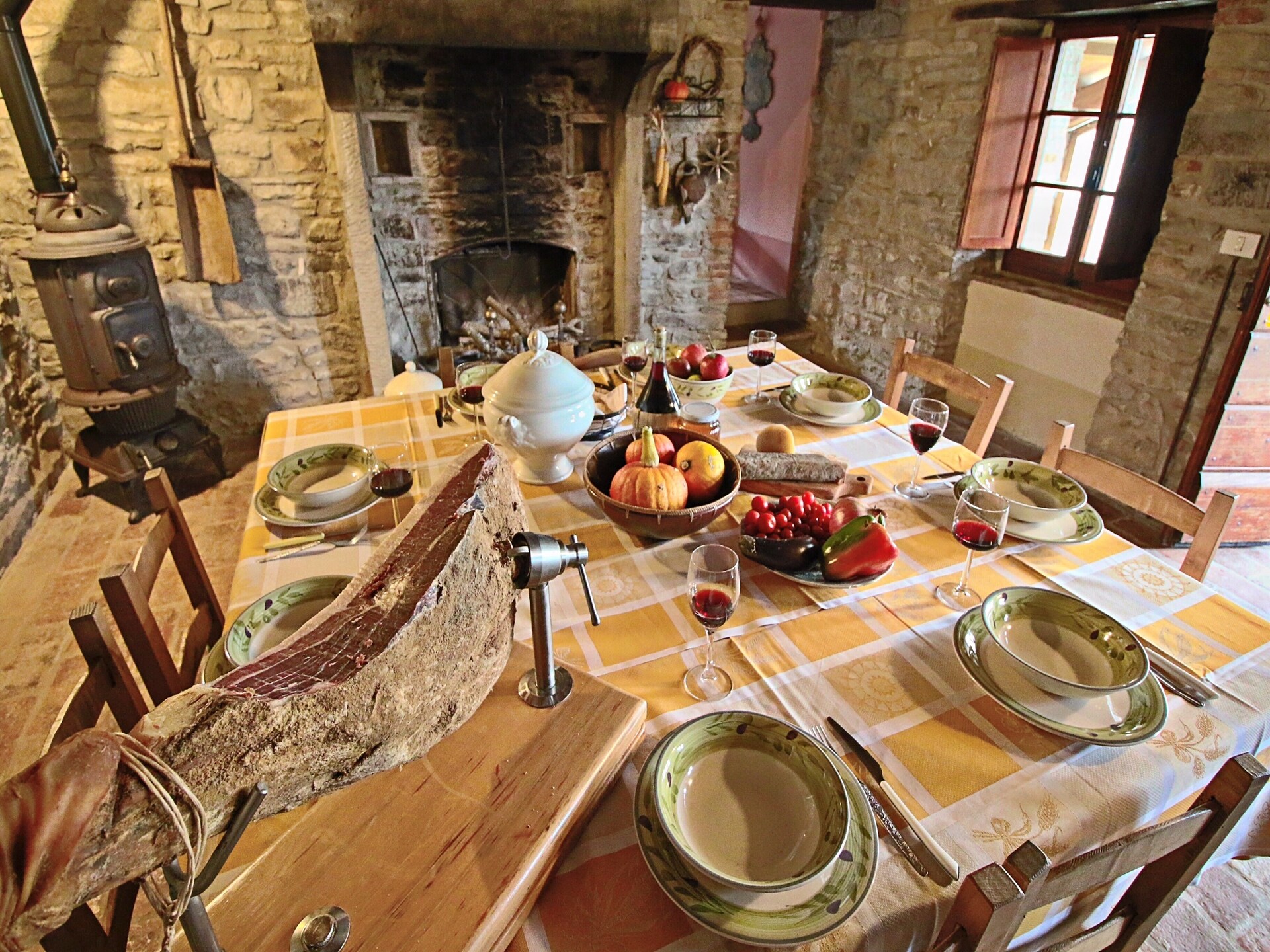 Ruim 17e-eeuws boerderijappartement in de truffelstreek bij Apecchio - foto 17