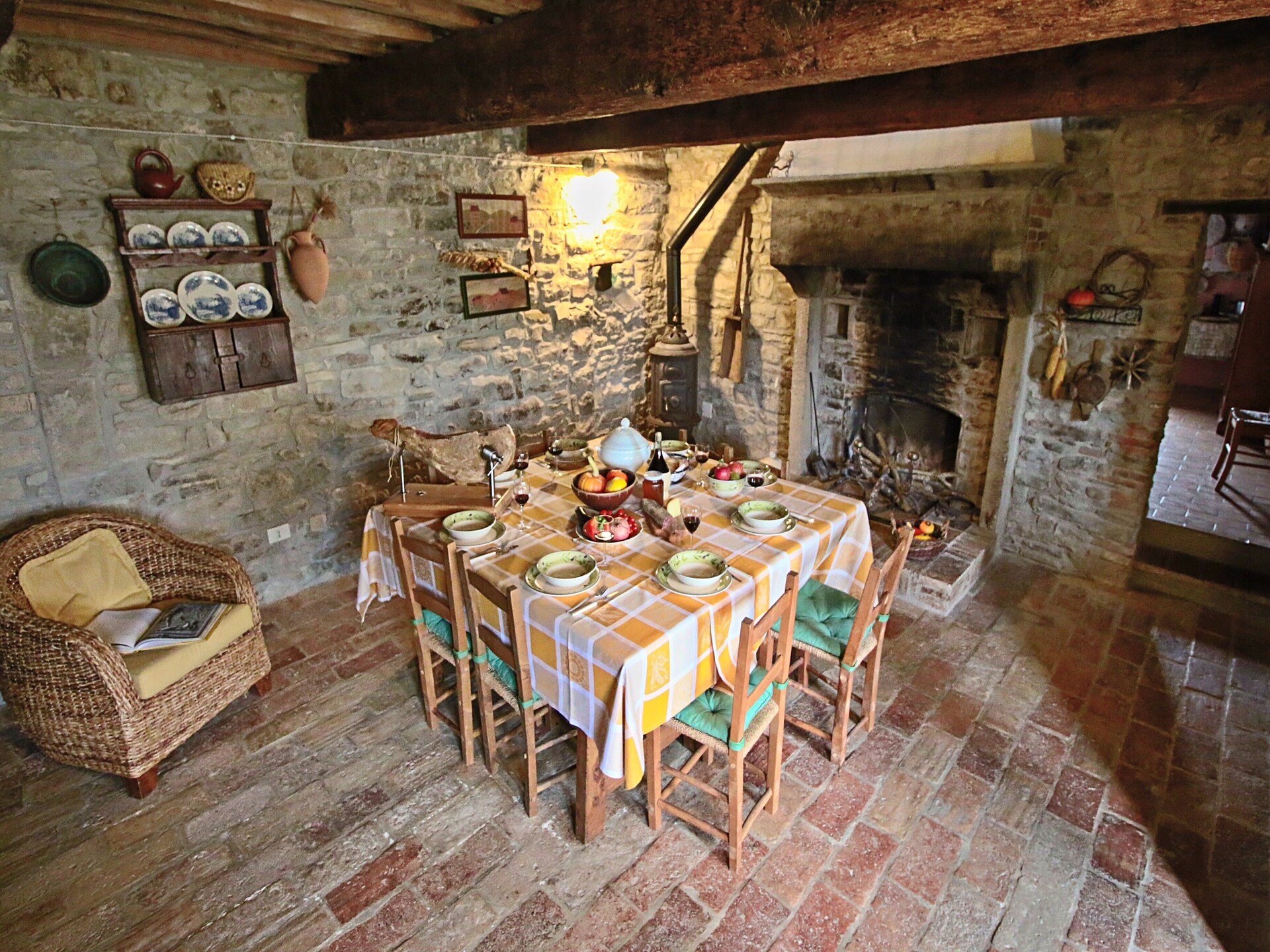 Ruim 17e-eeuws boerderijappartement in de truffelstreek bij Apecchio - foto 5