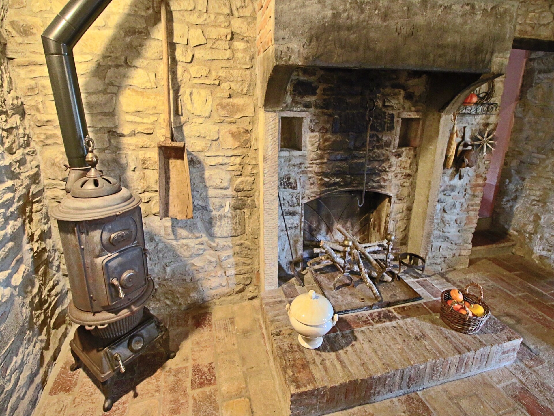 Ruim 17e-eeuws boerderijappartement in de truffelstreek bij Apecchio - foto 19
