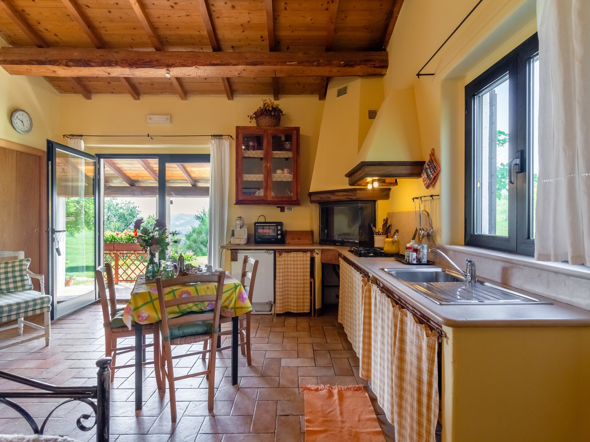 Romantisch vrijstaand huisje met zwembad en uitzicht bij Cagli - foto 5