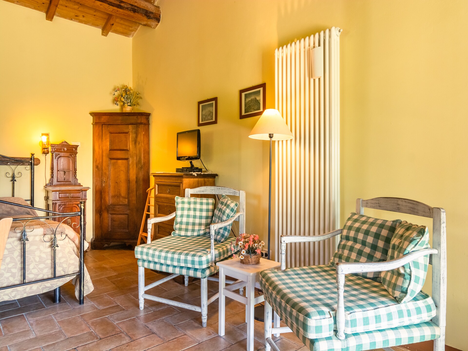 Romantisch vrijstaand huisje met zwembad en uitzicht bij Cagli - foto 15