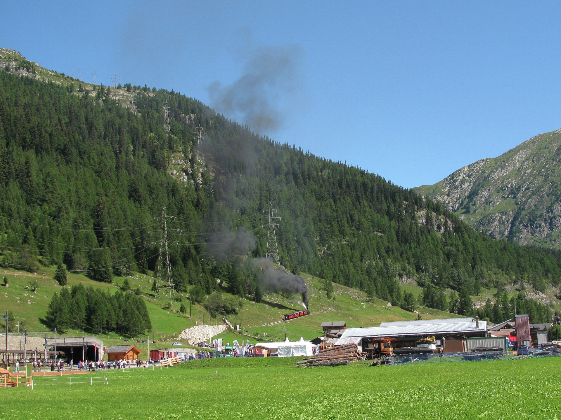 Knus appartement in Fieschertal met uitzicht op de Alpen en bos op 100m - foto 17