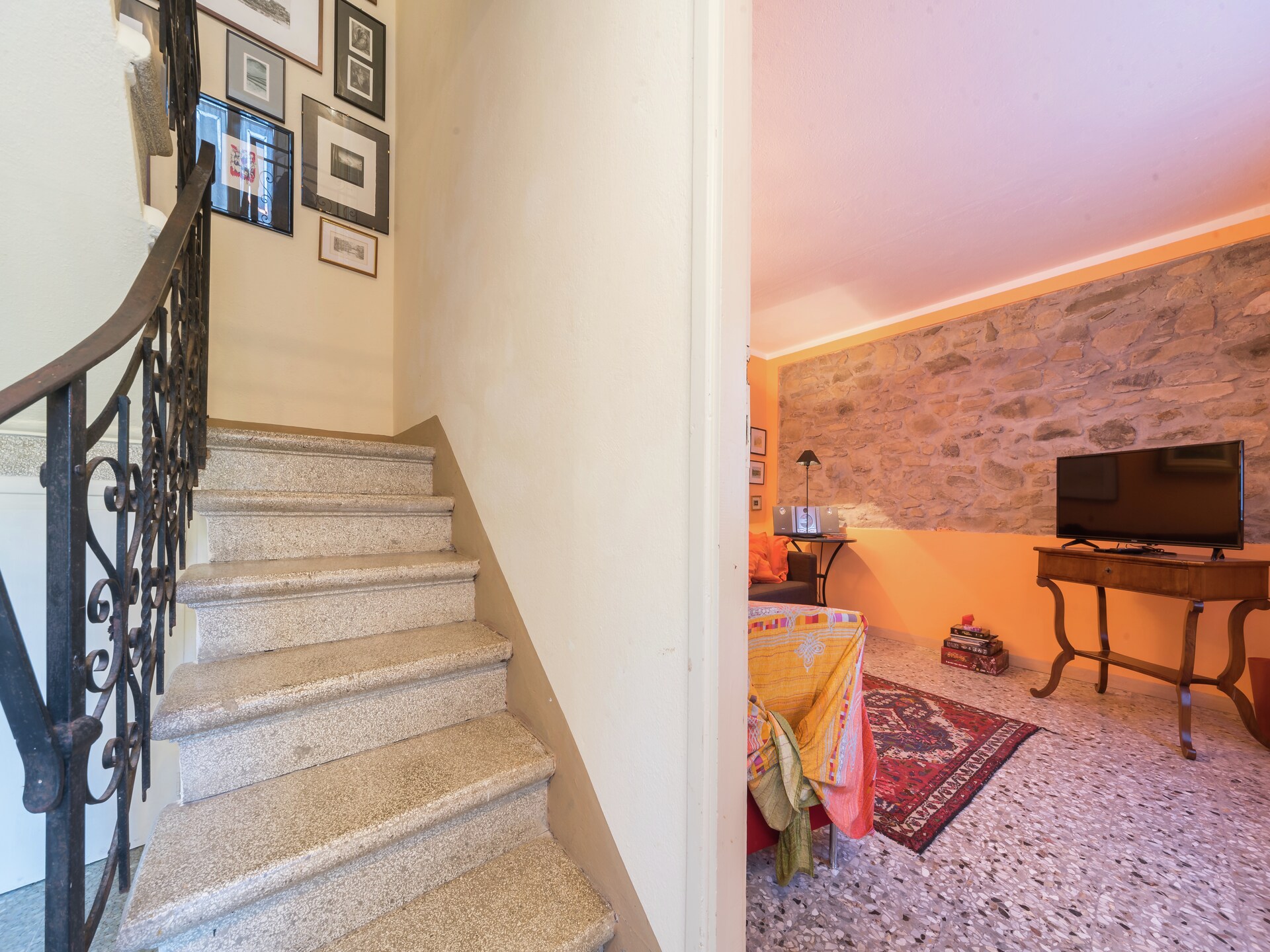 Vrijstaand Toscaans vakantiehuis aan de bosrand bij een meer - foto 24
