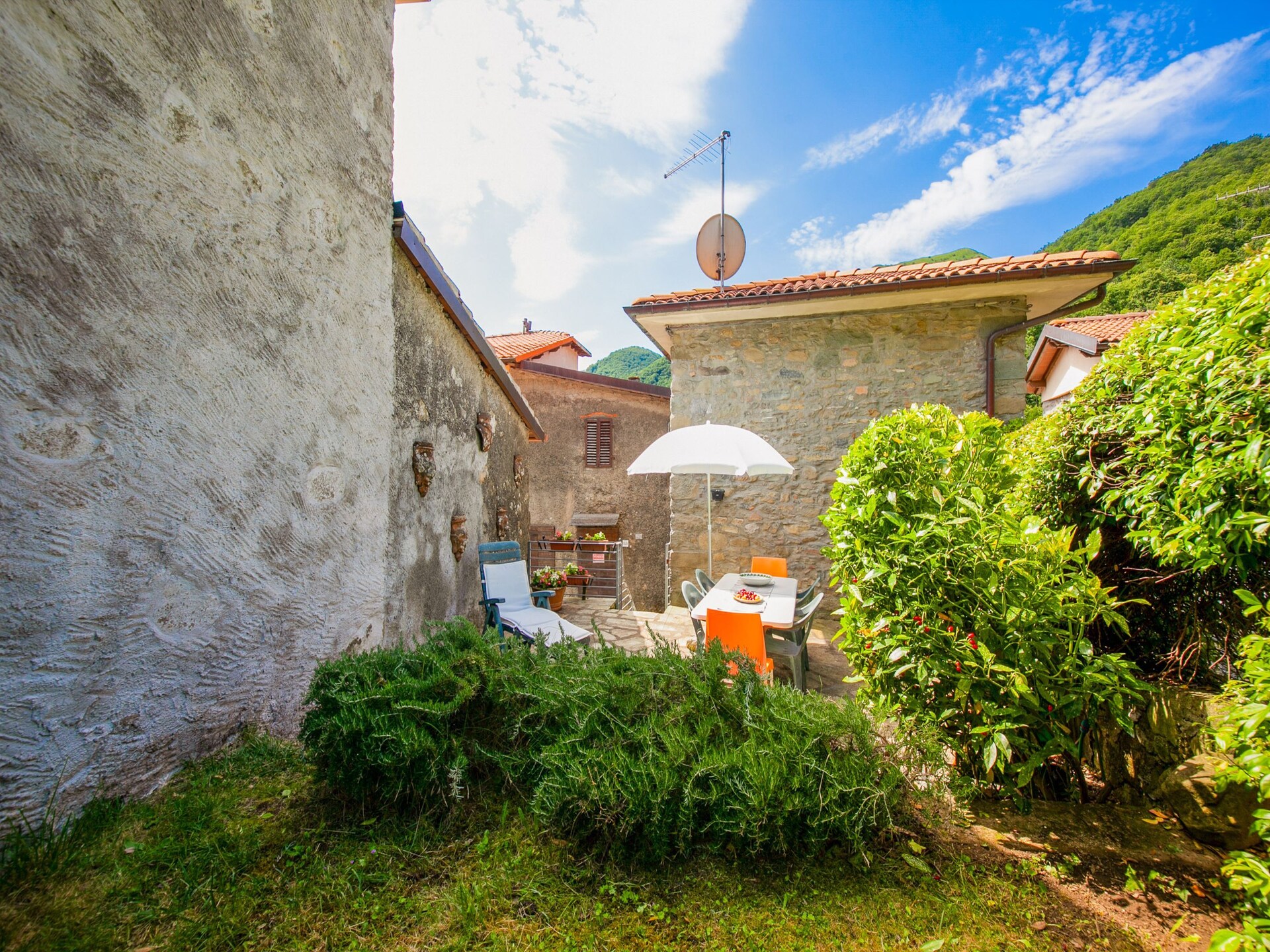 Vrijstaand Toscaans vakantiehuis aan de bosrand bij een meer - foto 32