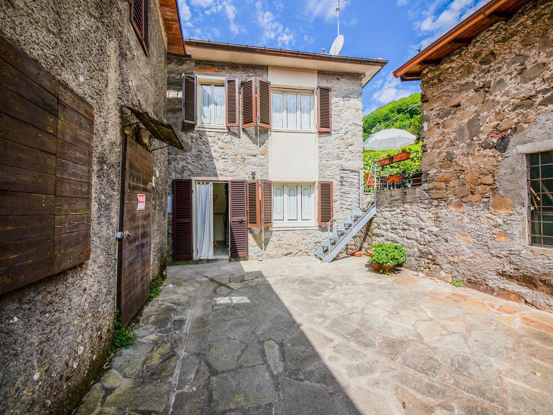 Vrijstaand Toscaans vakantiehuis aan de bosrand bij een meer - foto 11