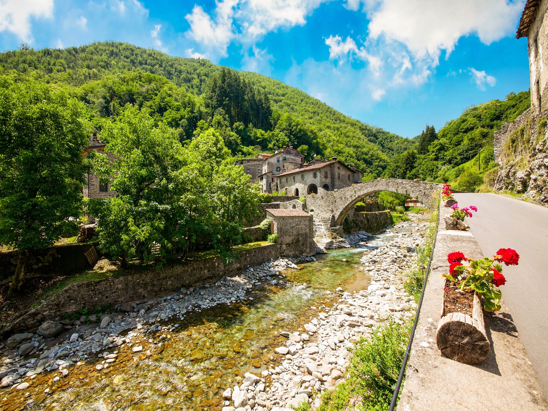 Vrijstaand Toscaans vakantiehuis aan de bosrand bij een meer - foto 37
