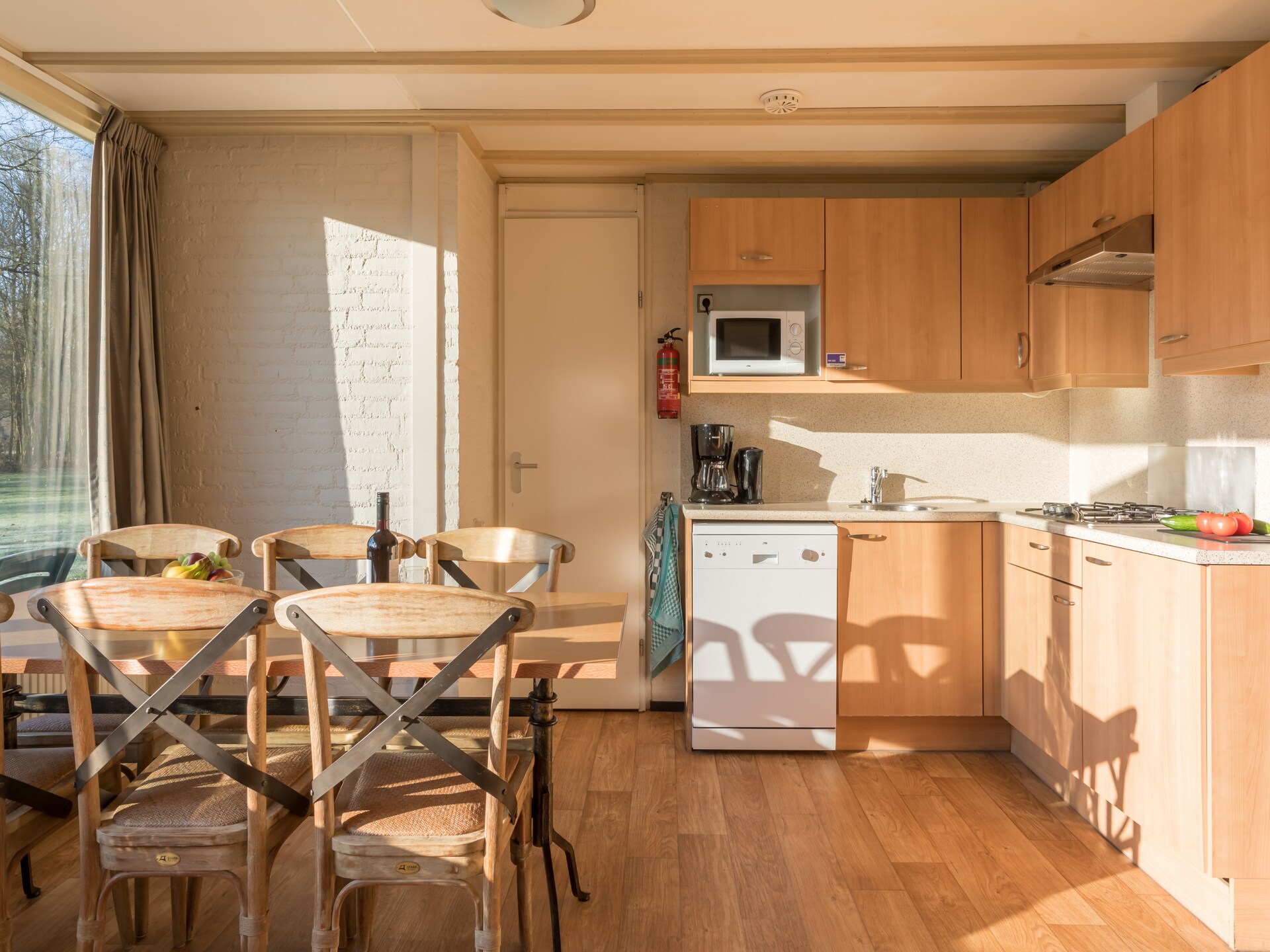 Luxe 6-persoons bungalow in groen park bij Thermen van Arcen - foto 4