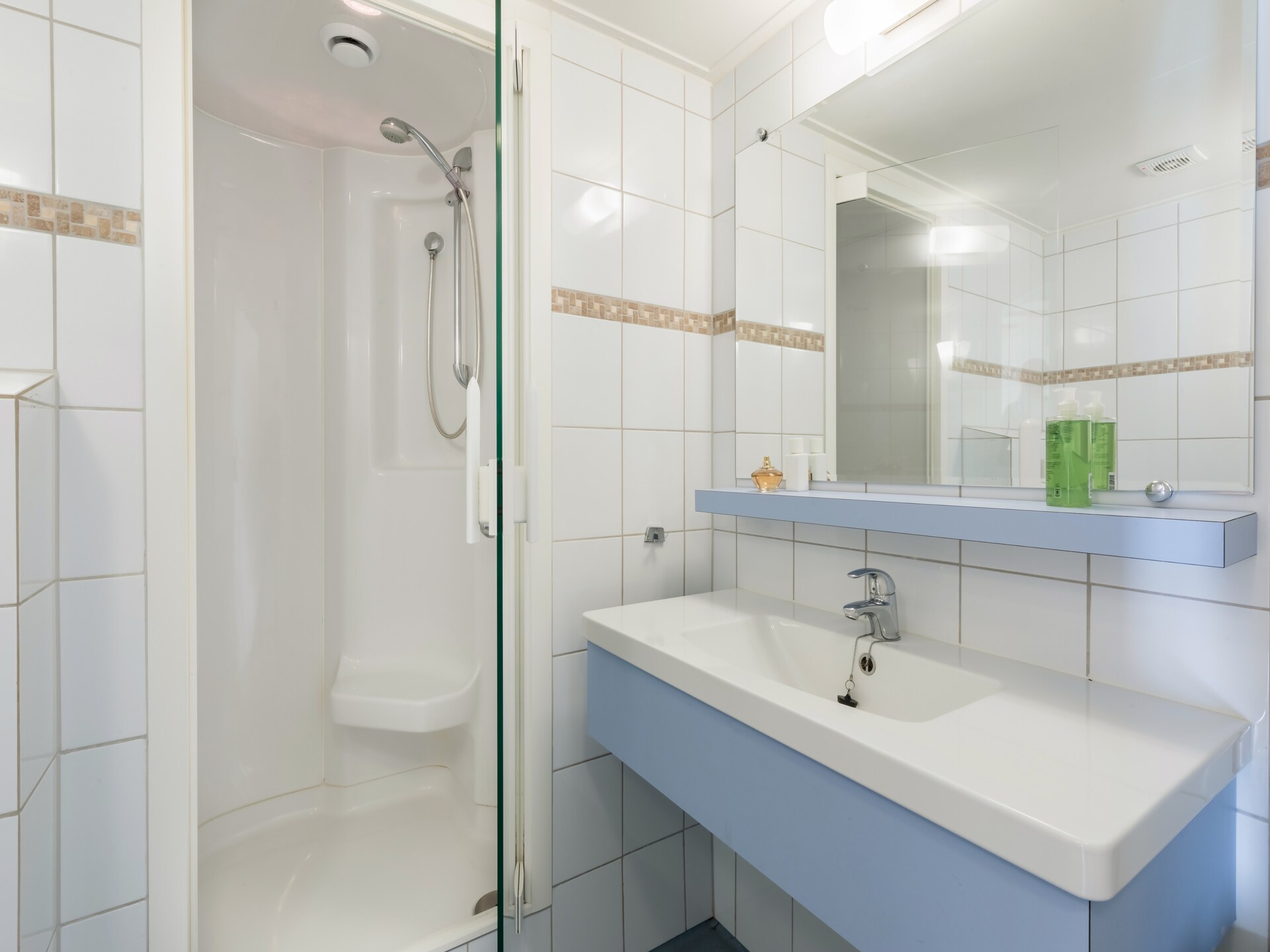 Luxe 6-persoons bungalow in groen park bij Thermen van Arcen - foto 27