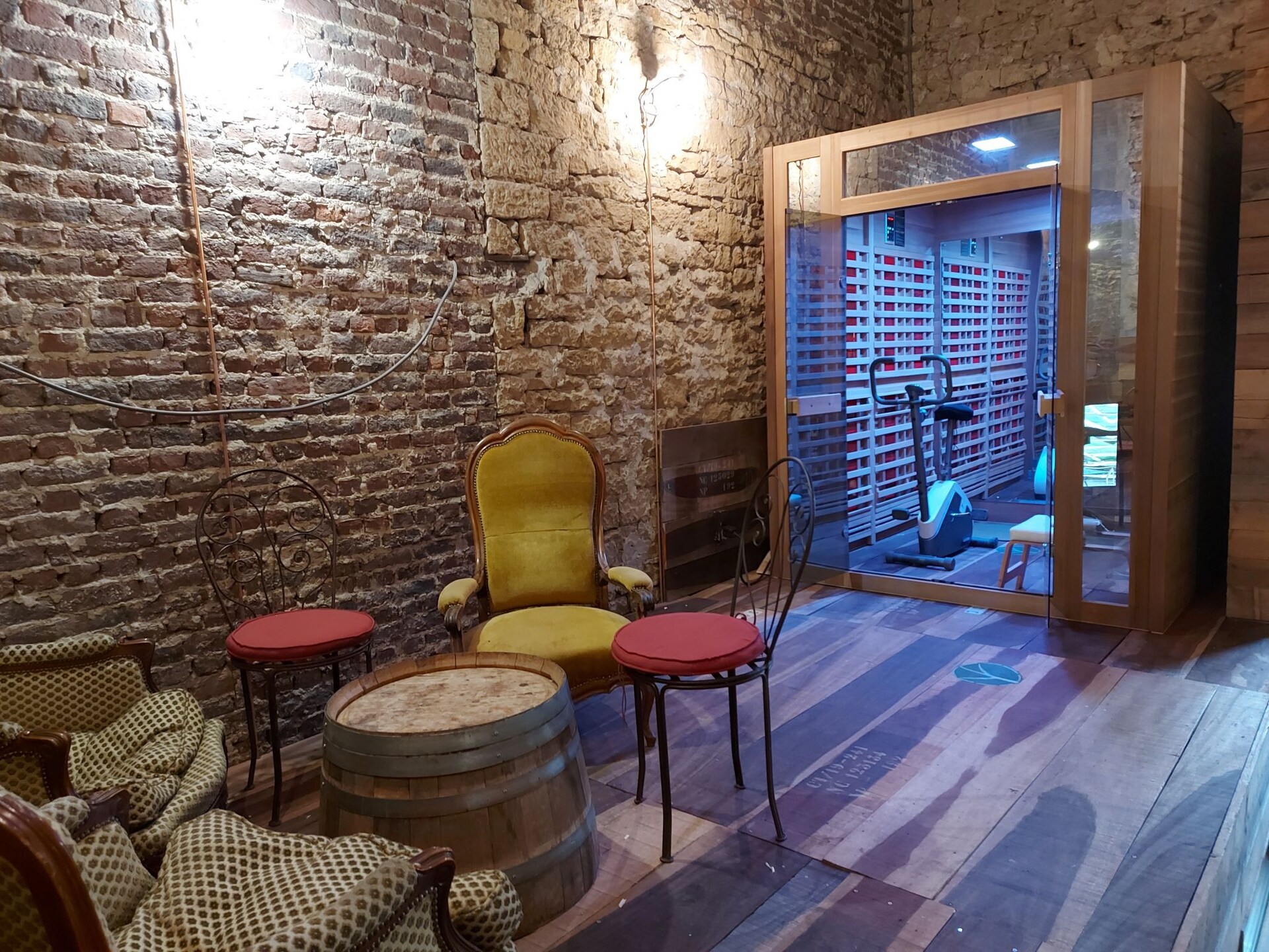 Sprookjesachtig landhuis met sauna in de bossen bij Lamorteau - foto 24