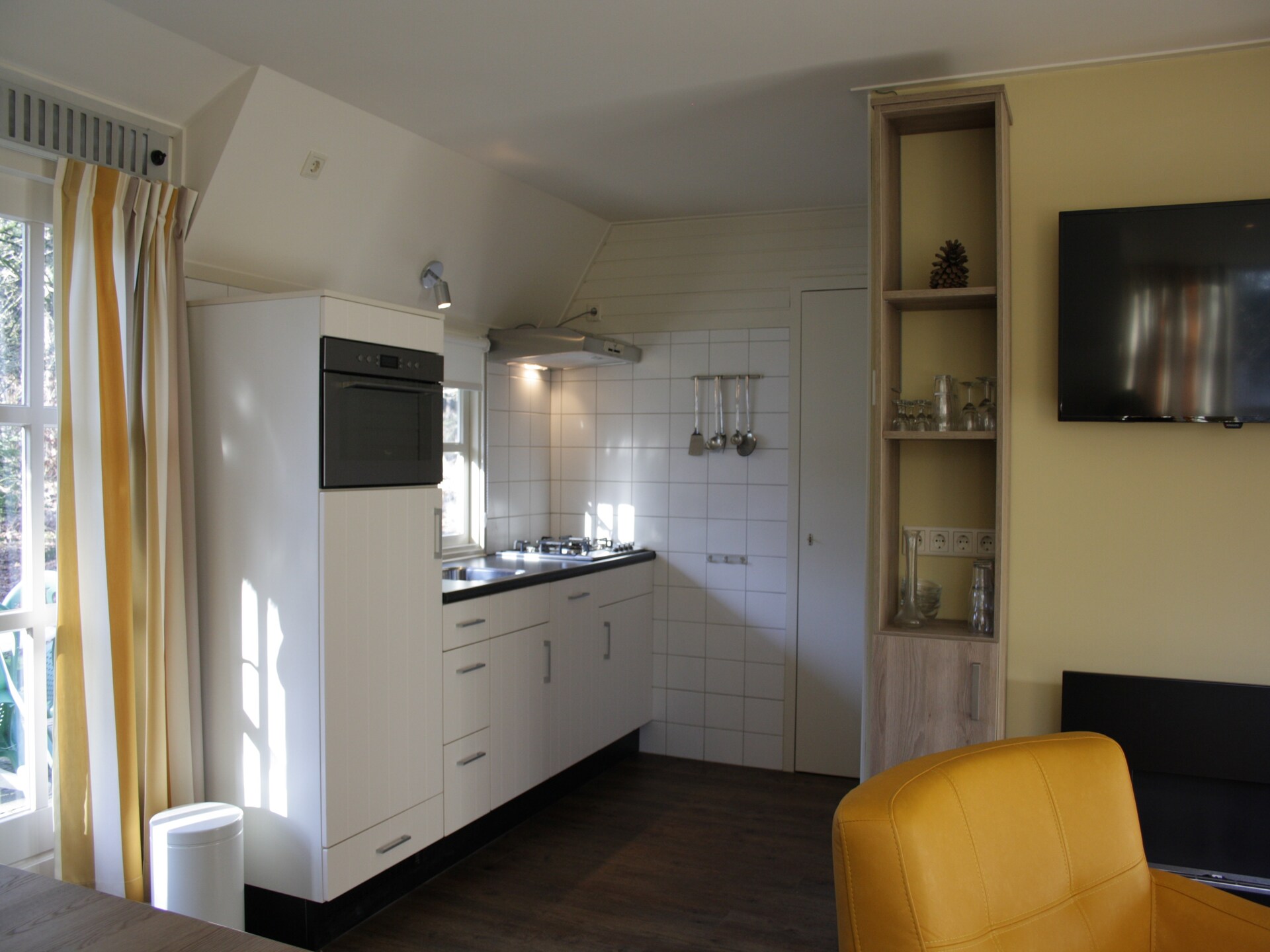 Sfeervolle rietgedekte bungalow op rustig vakantiepark in bosrijk Herpen - foto 5