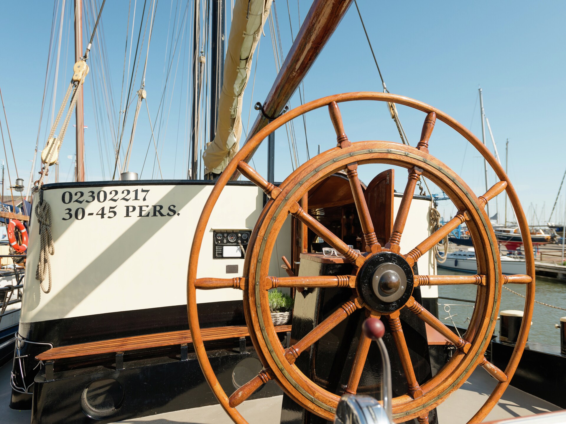 Korevaer: Unieke woonboot in hartje Leiden voor 30 personen - foto 34