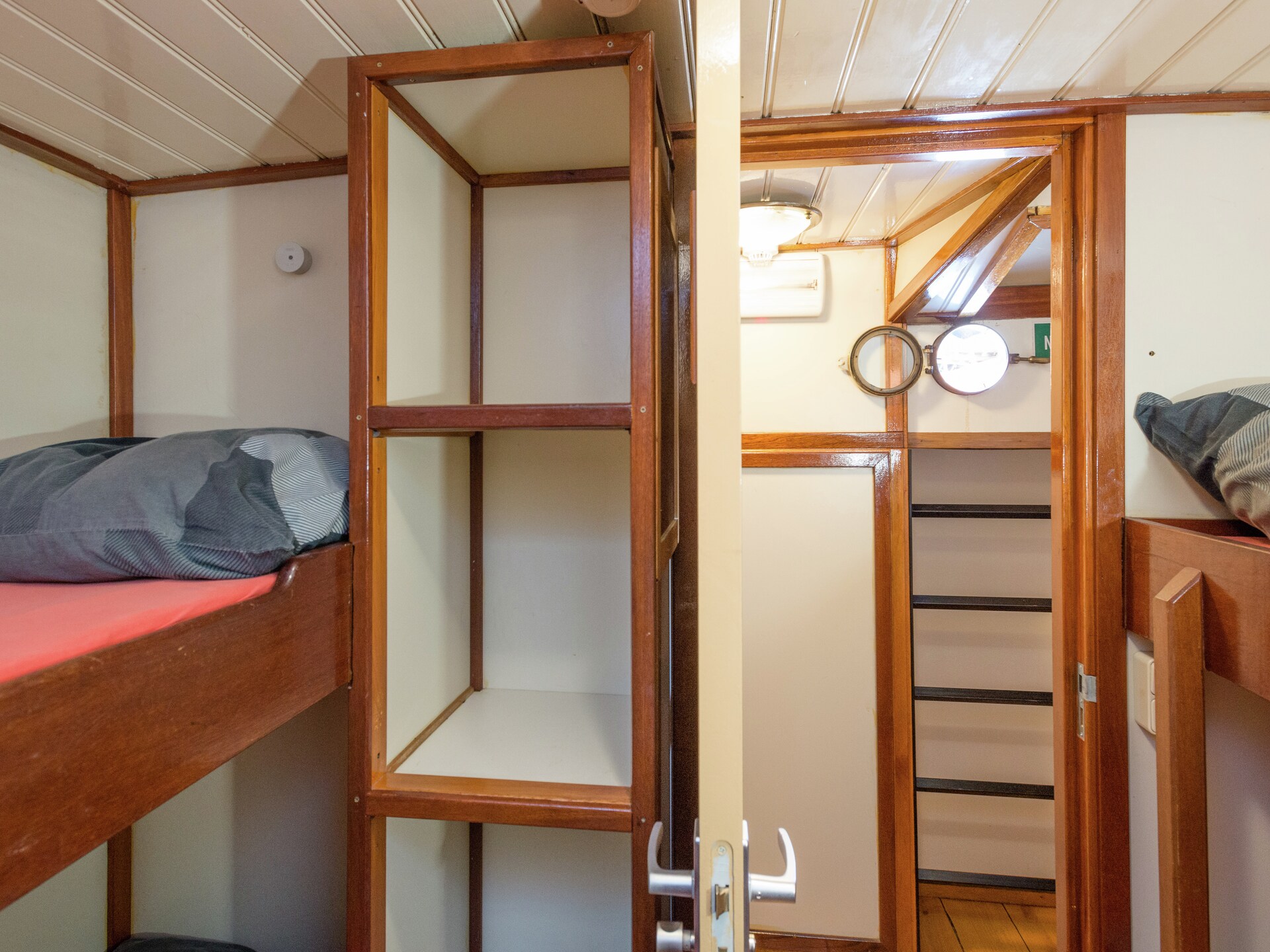 Korevaer: Unieke woonboot in hartje Leiden voor 30 personen - foto 17