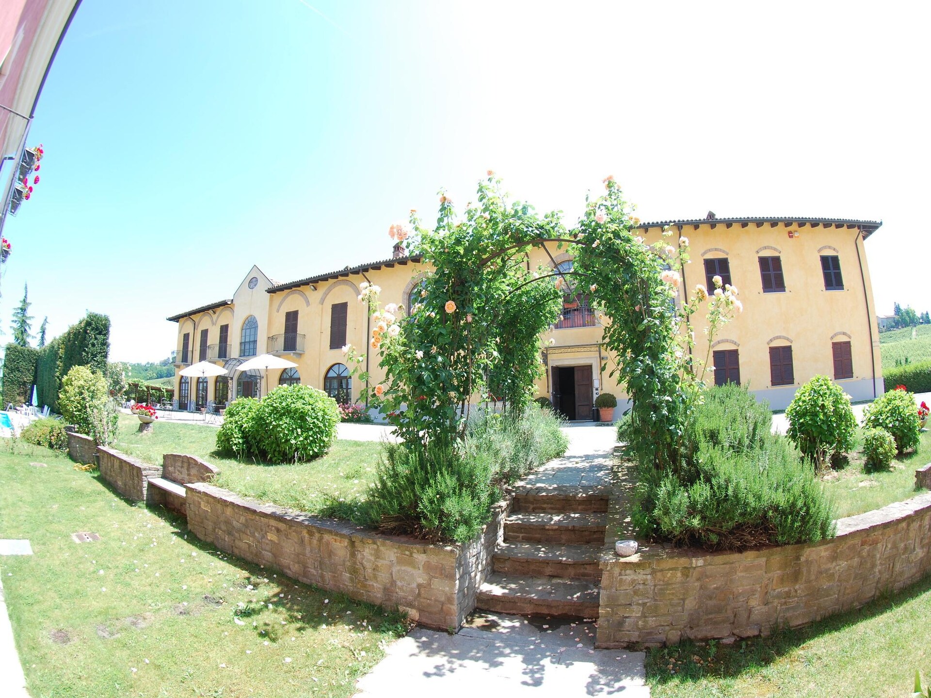 Romantisch landhuis in de bossen bij Nizza Monferrato, met zwembad - foto 2
