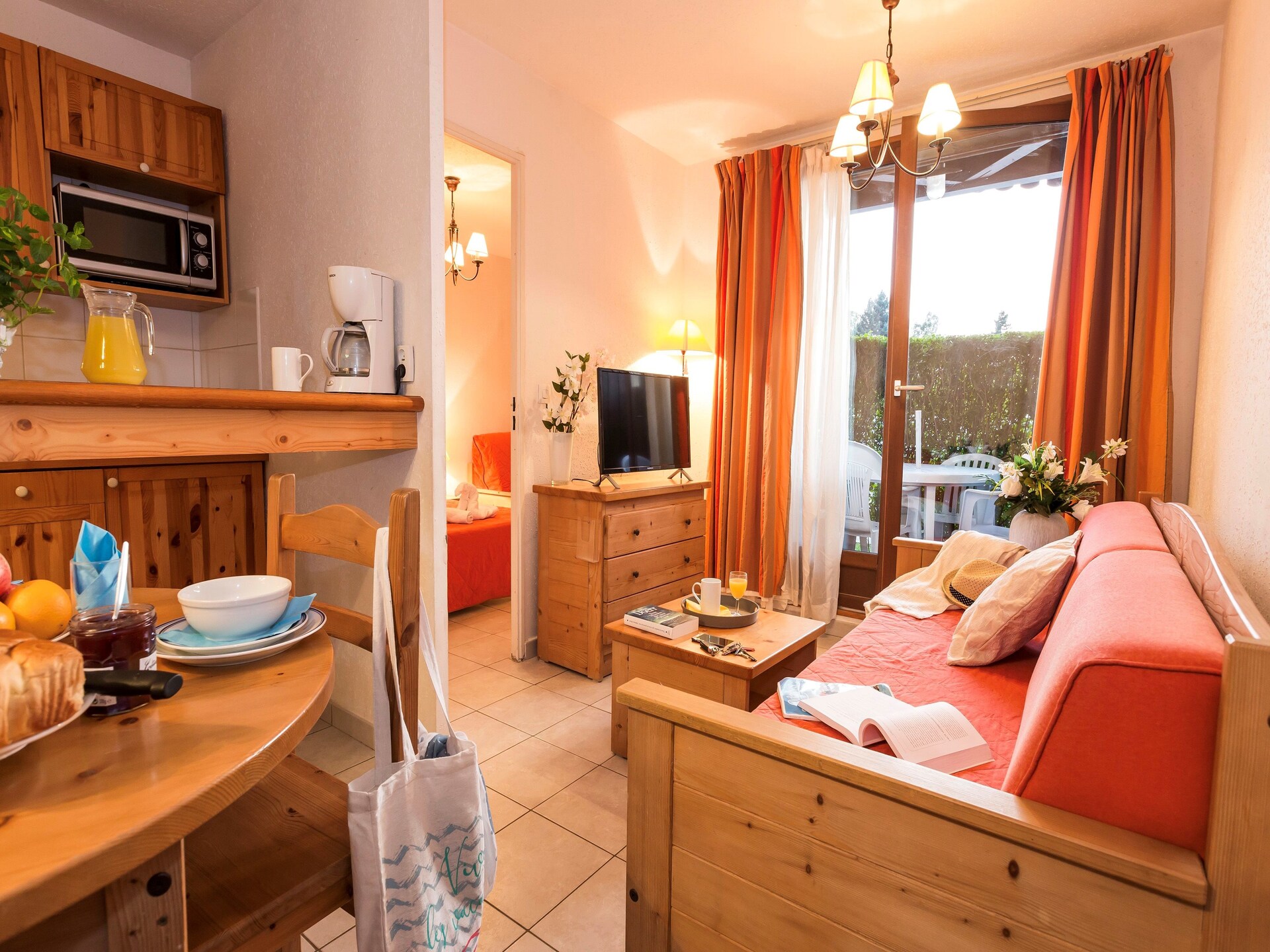 Knus appartement voor 5 bij Évian-les-Bains met zwembad en uitzicht op de Alpen - foto 2