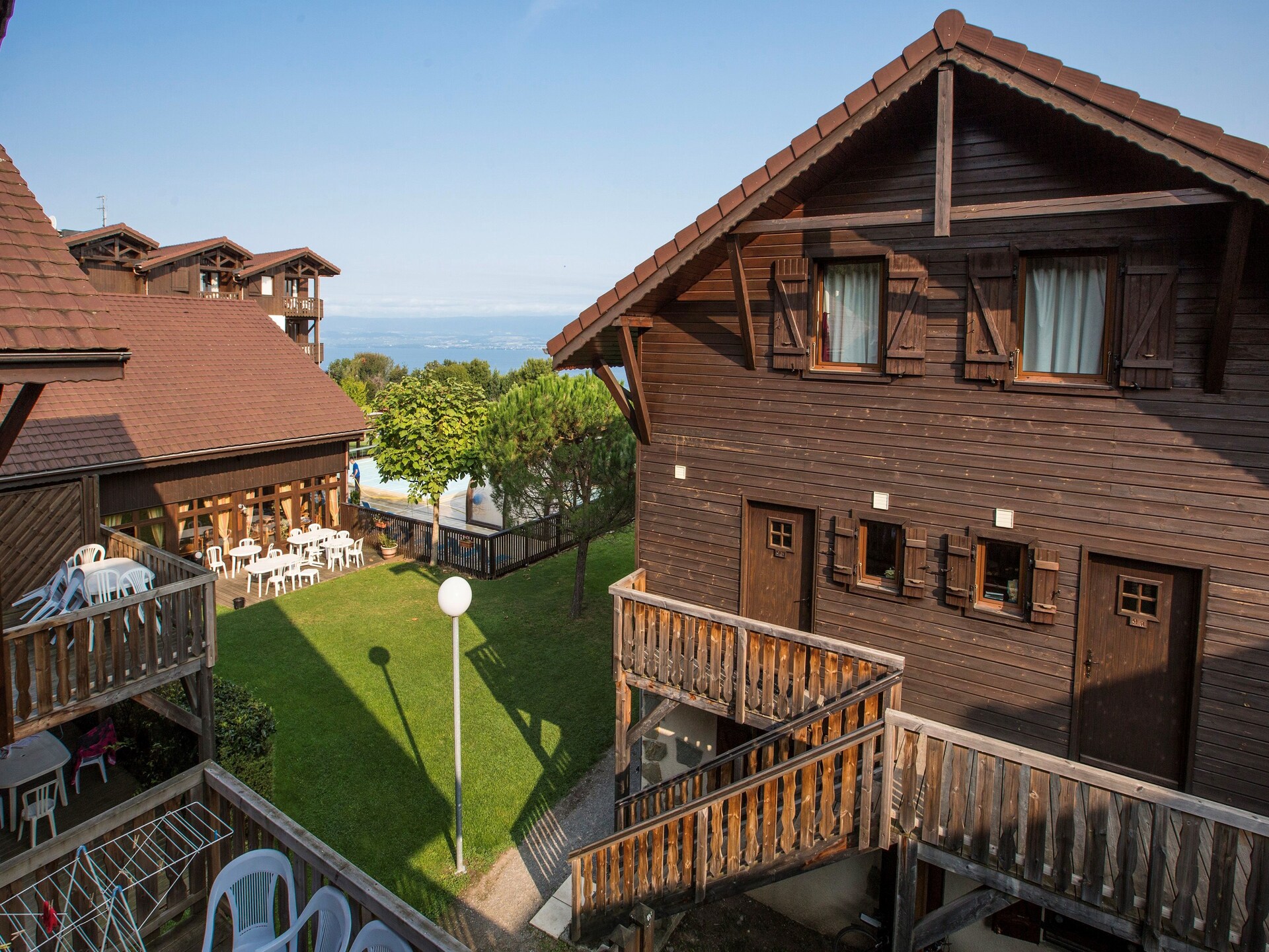 Knus appartement voor 5 bij Évian-les-Bains met zwembad en uitzicht op de Alpen - foto 10