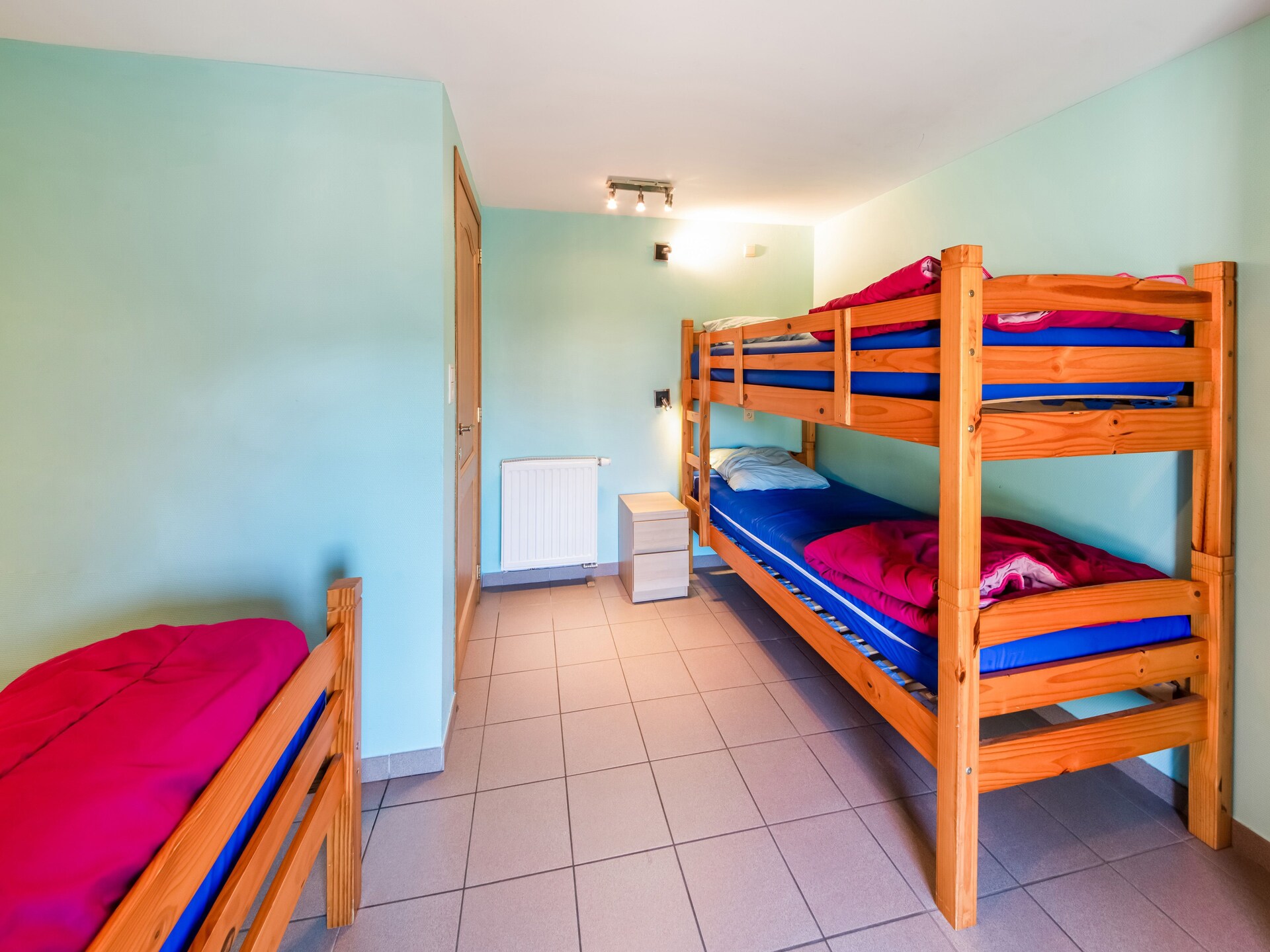 Ruim landhuis voor 15 personen aan de bosrand in Han-sur-Lesse, 100m van centrum - foto 18