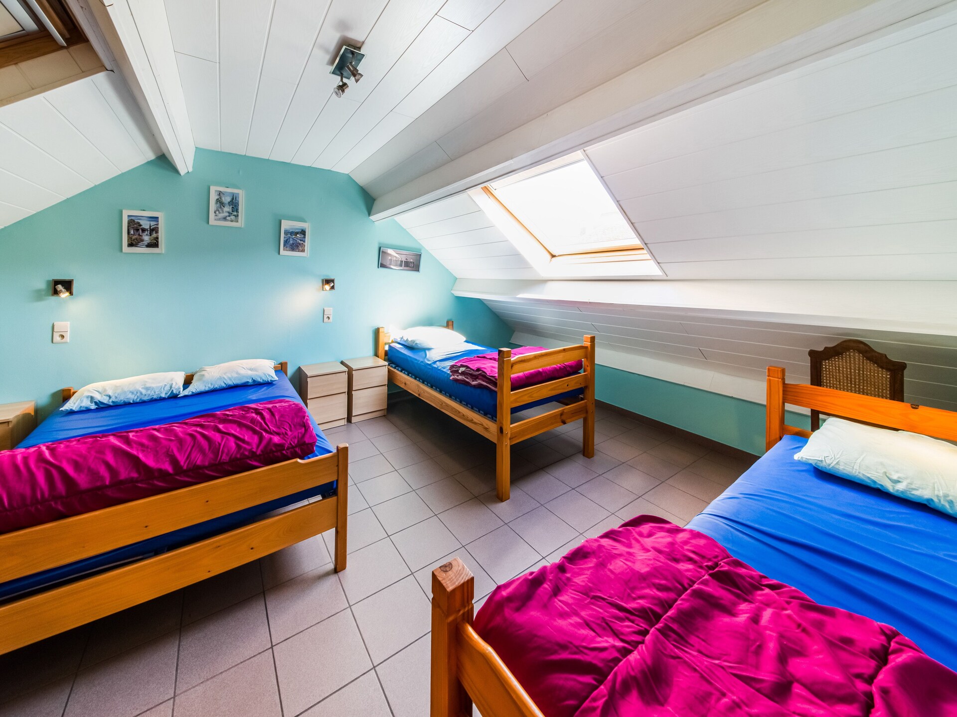 Ruim landhuis voor 15 personen aan de bosrand in Han-sur-Lesse, 100m van centrum - foto 32