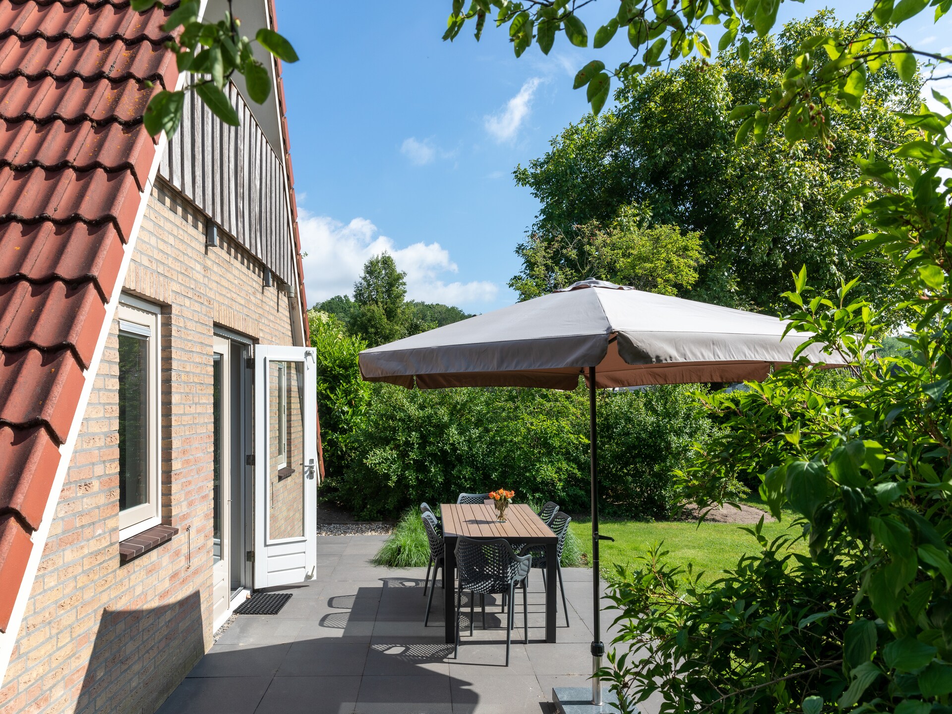 Luxe 6-persoonsbungalow met tuin in bosrijk Plasmolen, huisdieren welkom - foto 5