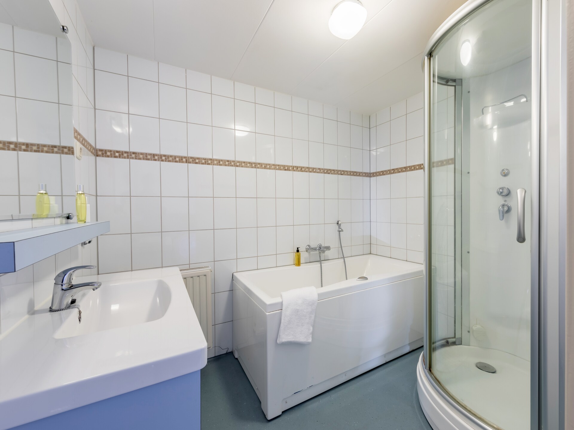 Luxe bungalow met bubbelbad in groen vakantiepark Klein Vink, Arcen - foto 26