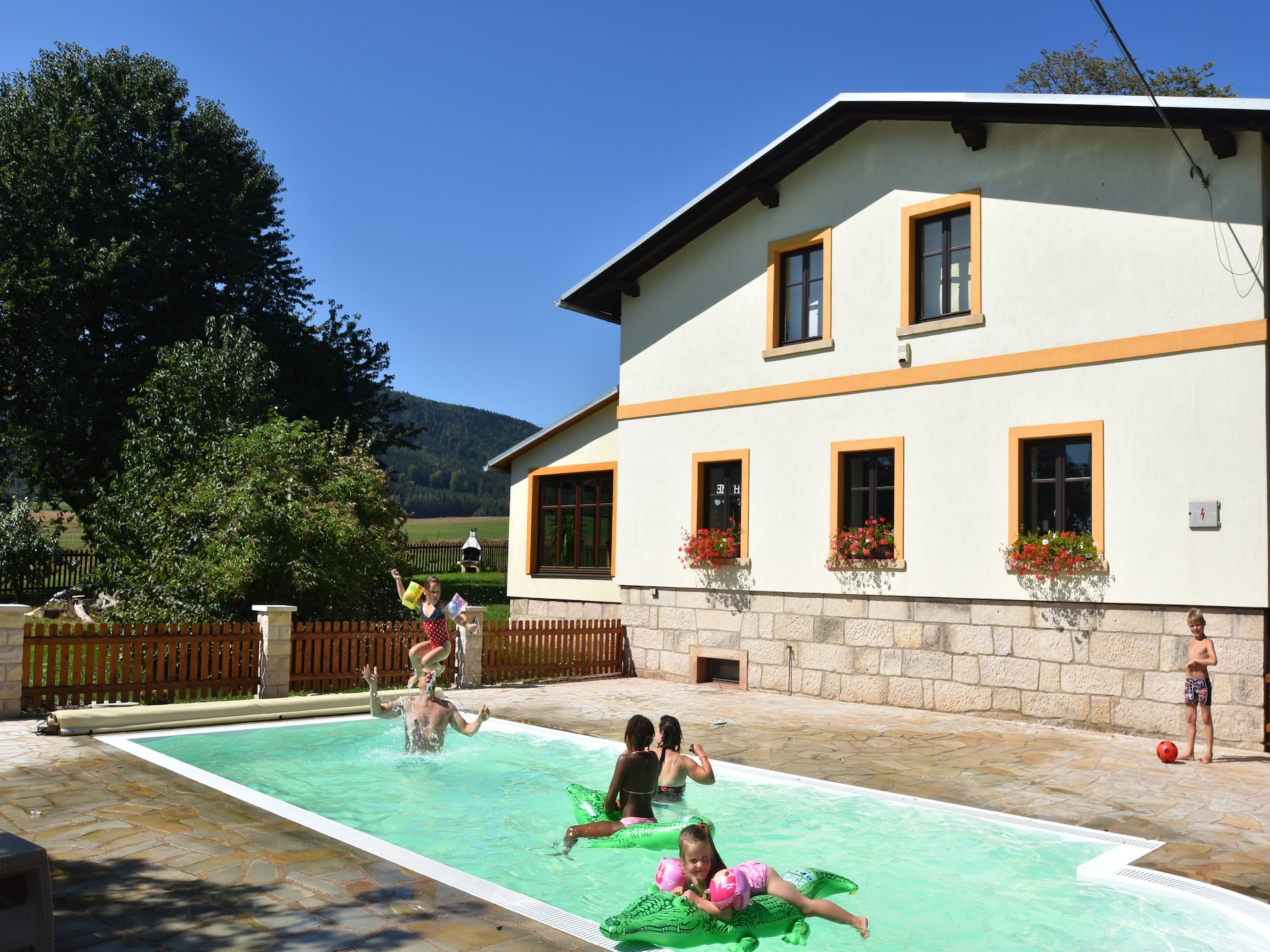 Centrum op 1,0 km: Luxe vakantiehuis in Bozanov aan de piste - foto 4