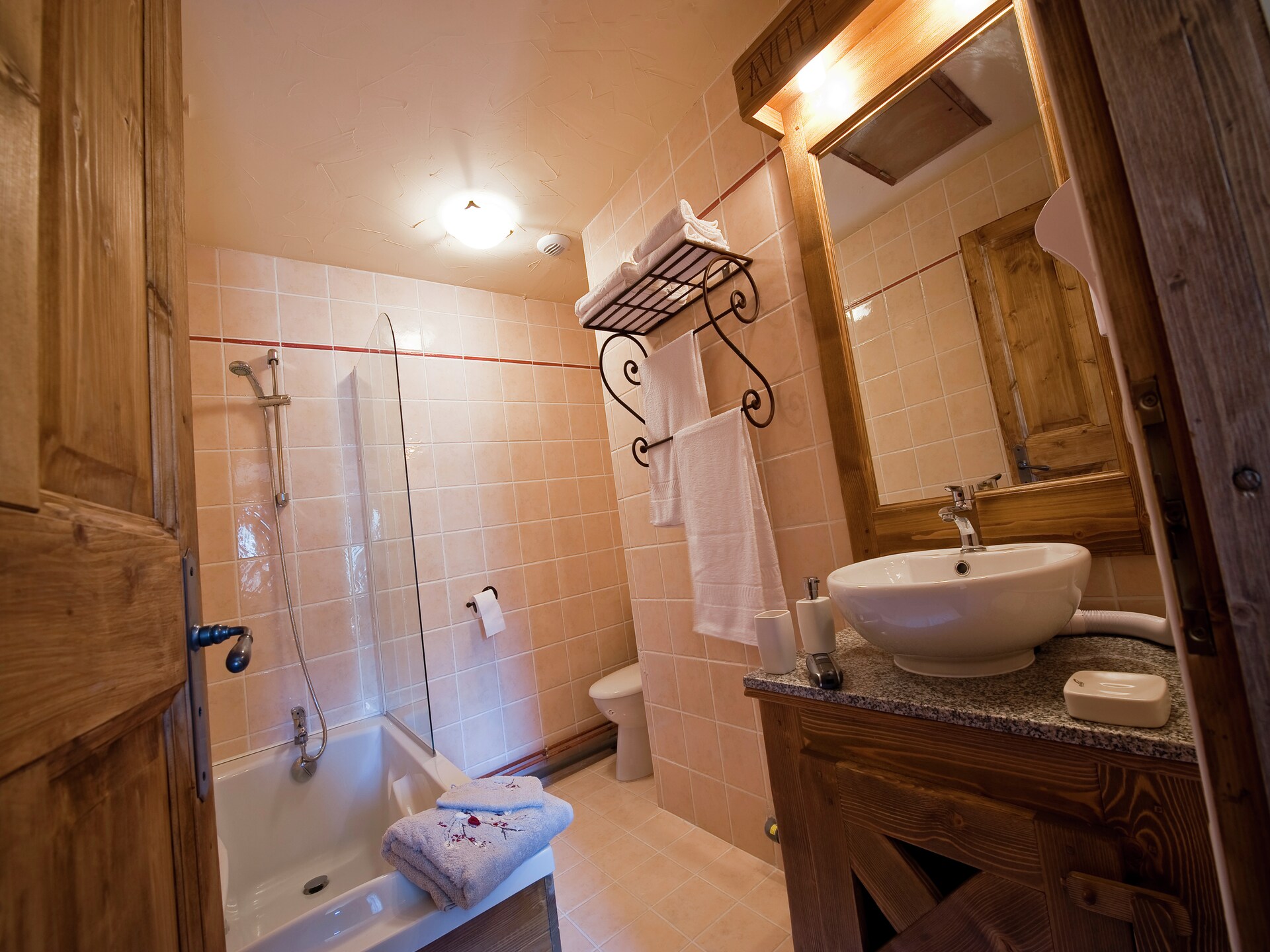 Chalet Le Refuge 4: 14-persoons appartement met sauna direct aan de piste in La Rosière - foto 14