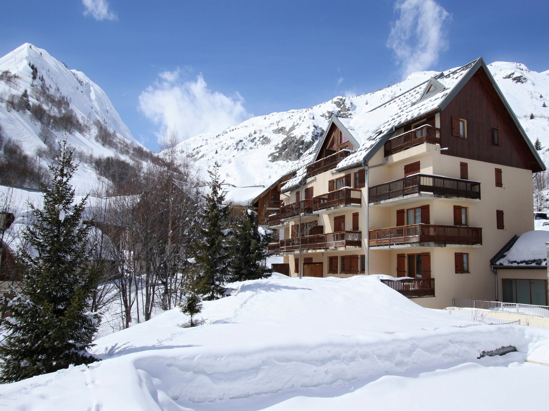 Knus appartement aan de piste in St. Sorlin d'Arves met zwembad - foto 1