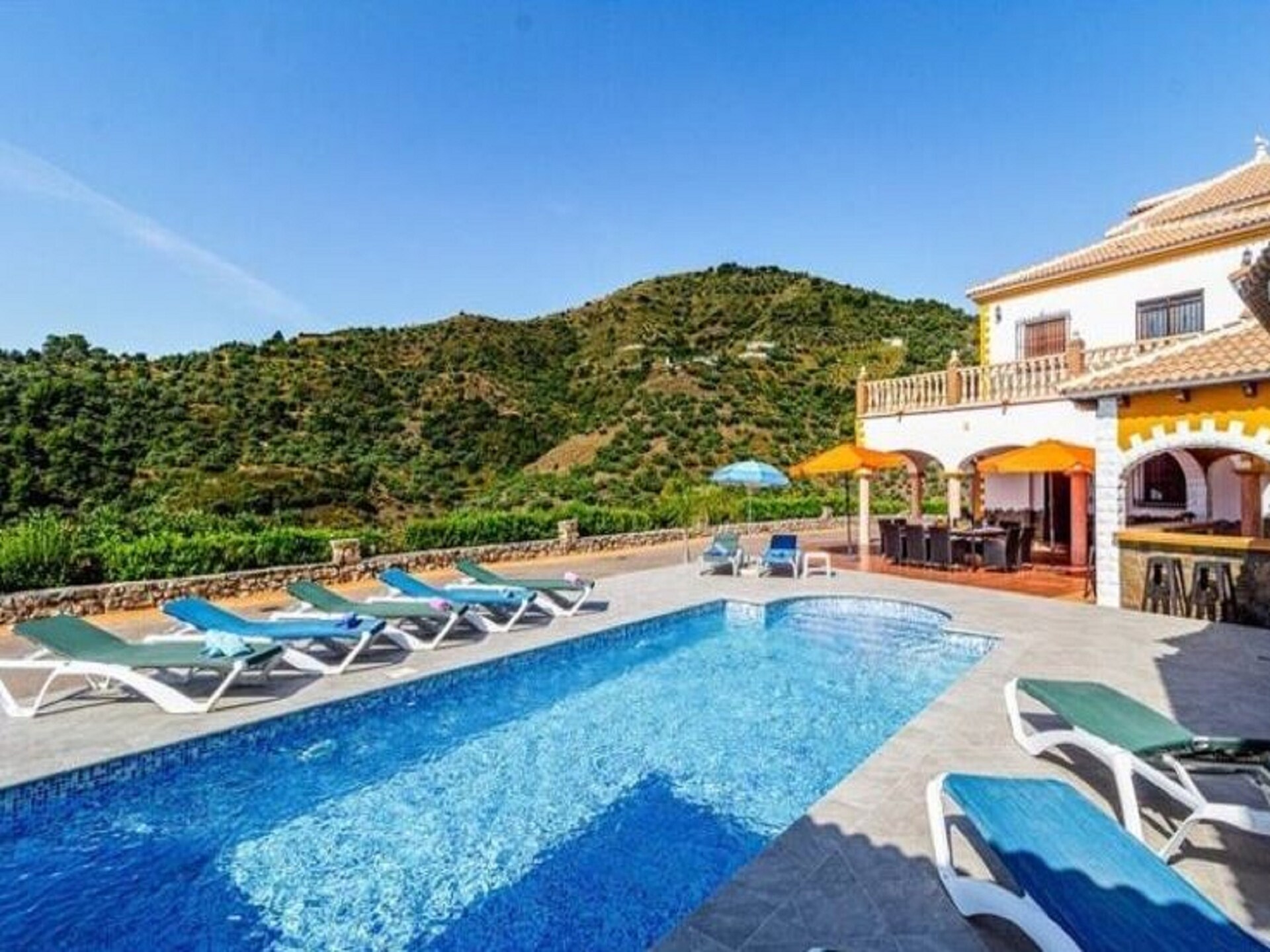 Ruime villa met privézwembad voor 12 personen in de bossen van Sayalonga - foto 1