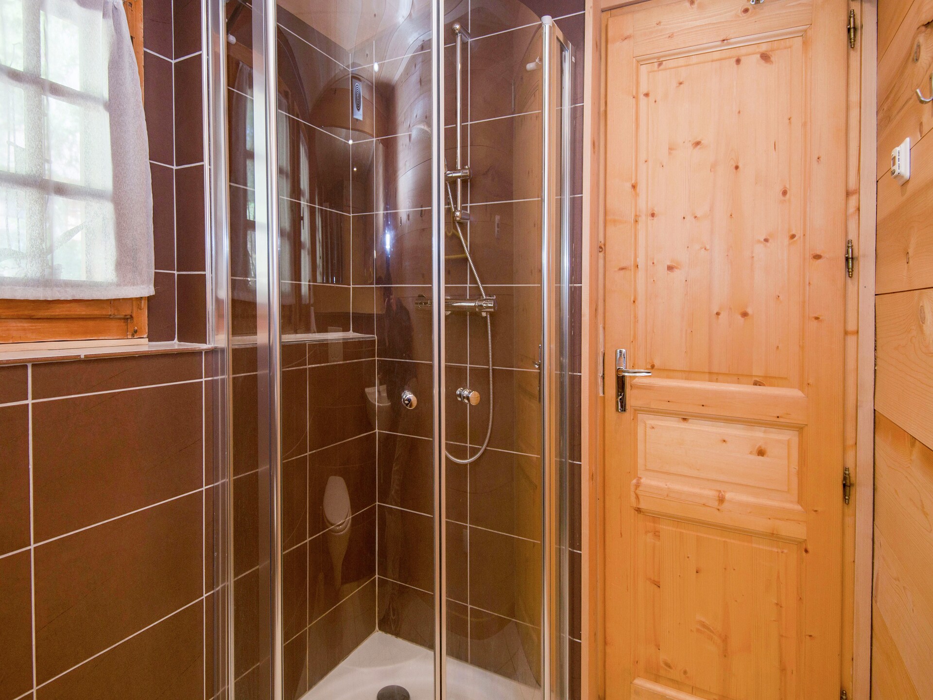Chalet Le Nid Zut: Vrijstaand chalet in het bos op 200m van de skilift in Châtel - foto 21
