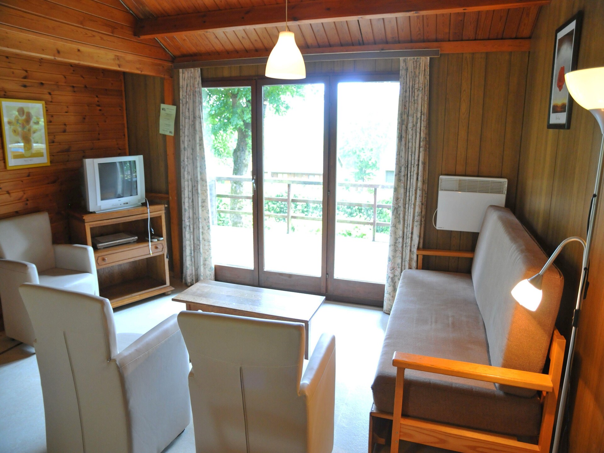 Gezellig houten bungalow voor 6 personen in bosrijk Jupille - foto 9