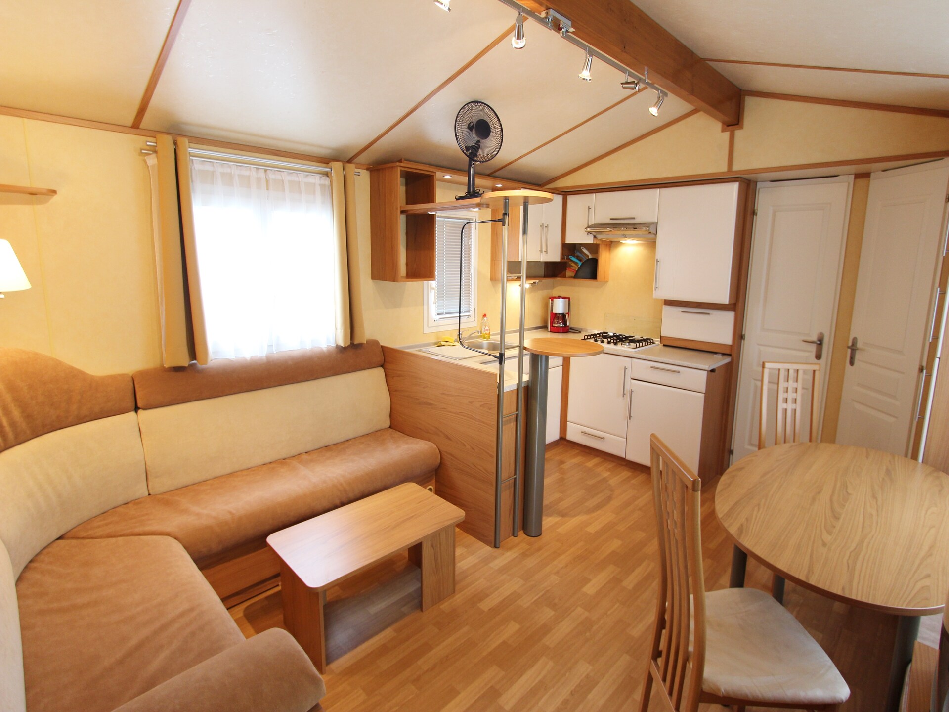 Stacaravan aan het stuwmeer in Völkermarkt met terras - foto 5