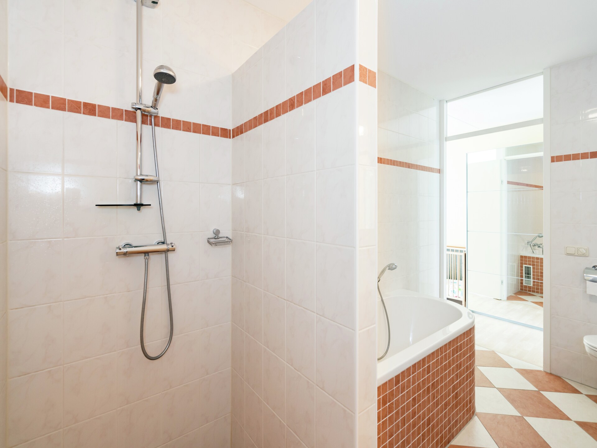 Flevohuis: Luxe villa aan het Veluwemeer in Biddinghuizen - foto 17