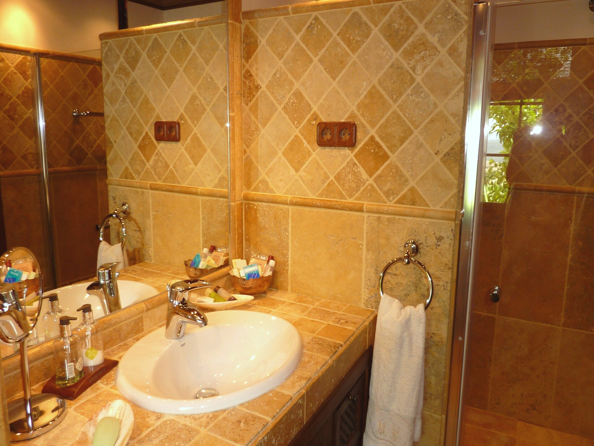 Luxe bosvilla met sauna, jacuzzi en padelbaan in Andalusisch natuurgebied - foto 18