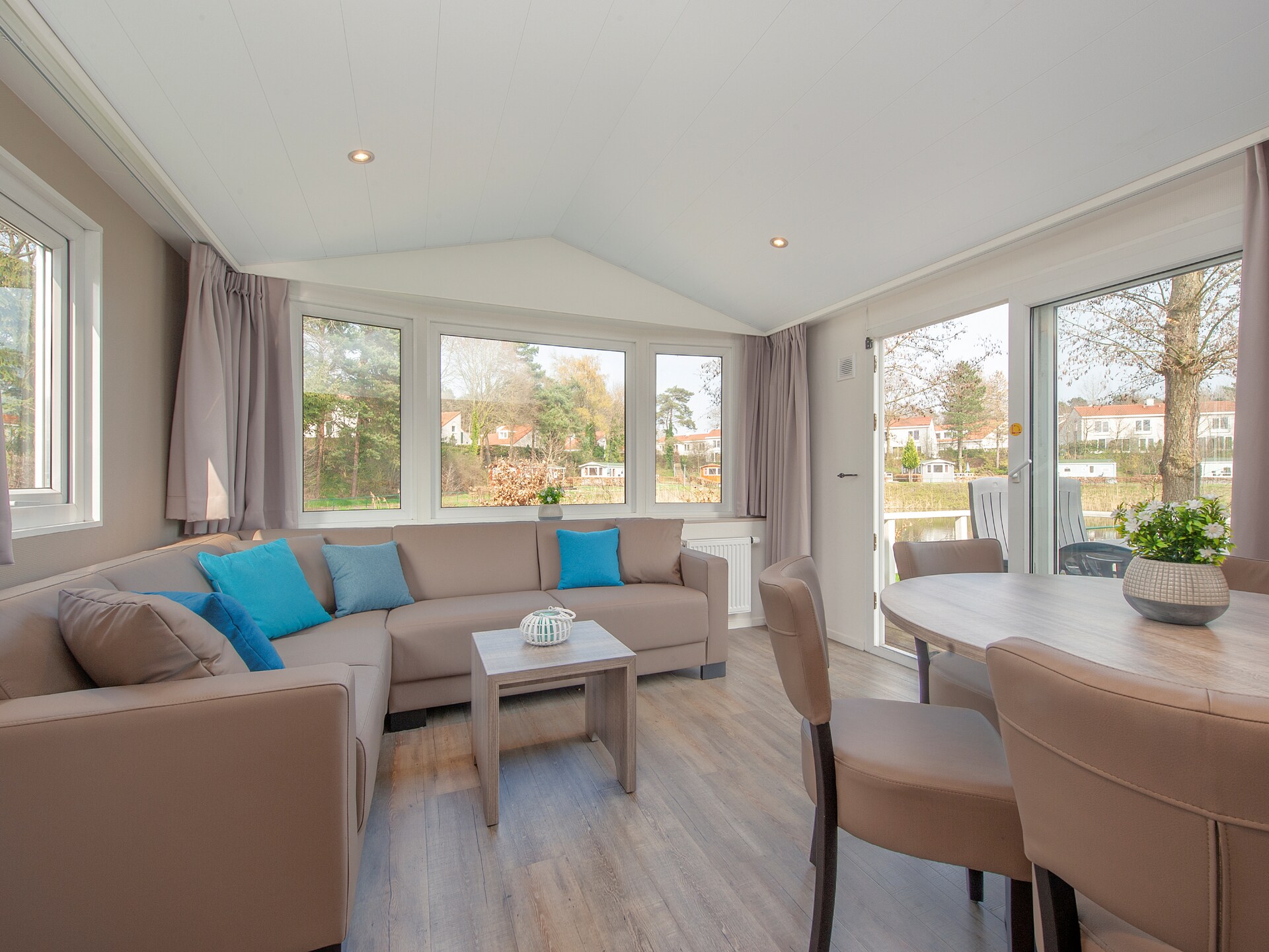 Knus chalet voor 5 personen op hondvriendelijk vakantiepark in Arcen - foto 2