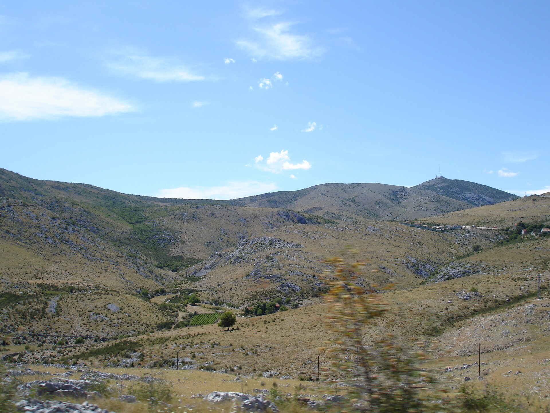 Ruim appartement aan de bosrand in Knin, vlakbij het centrum - foto 29