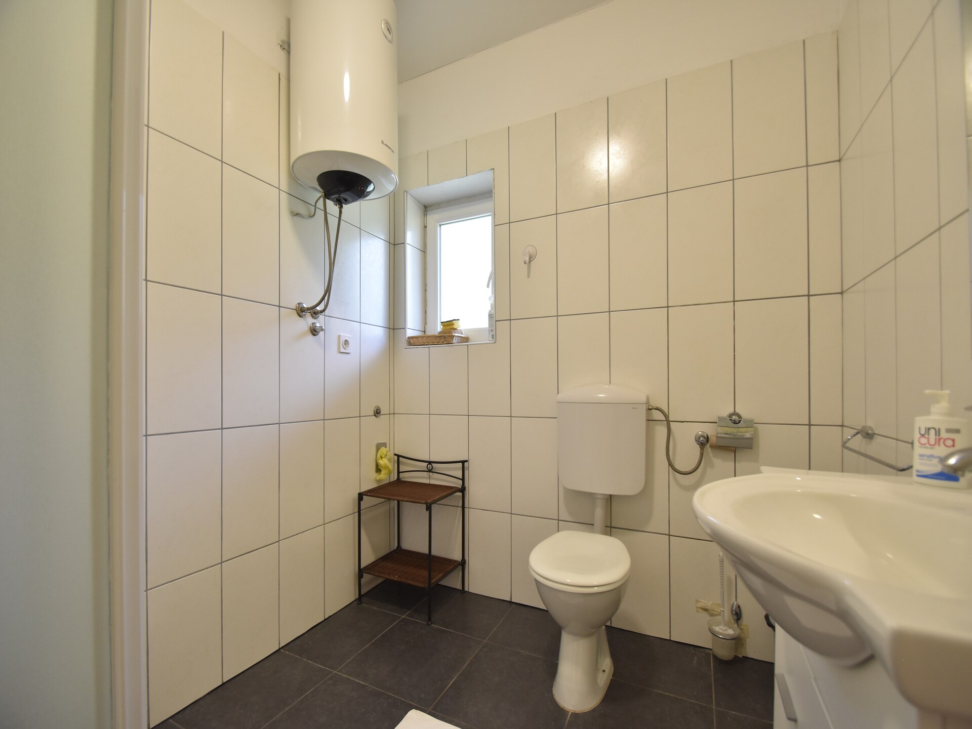 Ruim appartement aan de bosrand in Knin, vlakbij het centrum - foto 20